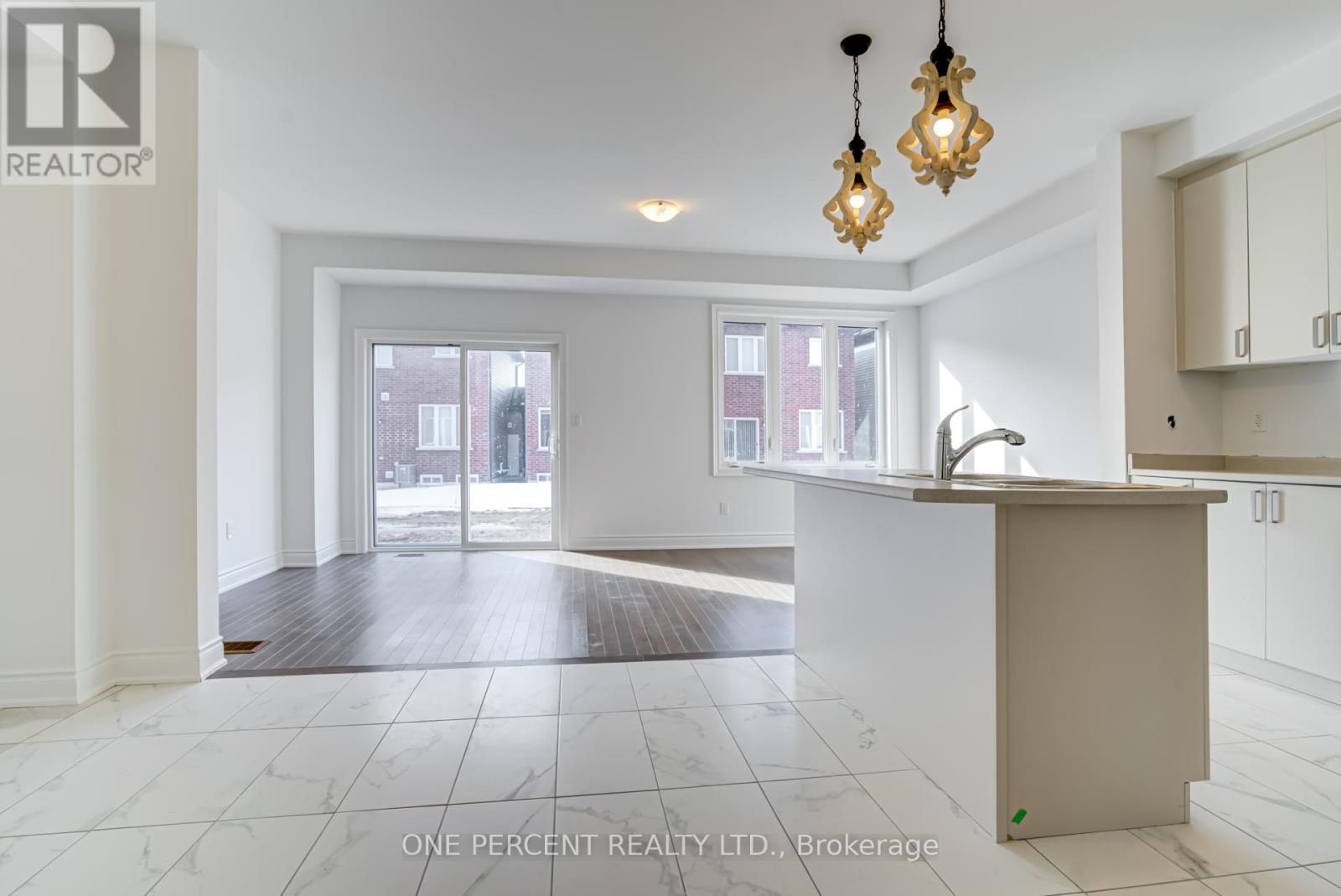 34 Autumn Drive, Wasaga Beach, Ontario  L9Z 0K7 - Photo 5 - S12936190