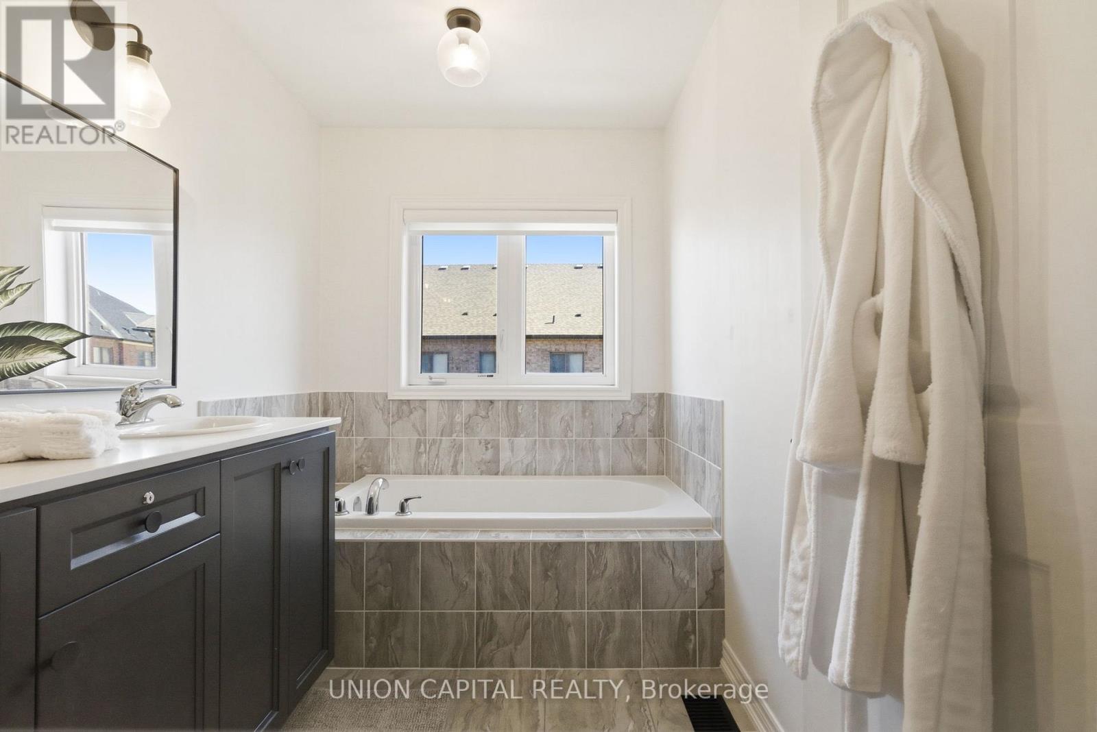 21 Morra Avenue, Caledon, Ontario  L7E 4K5 - Photo 15 - W12934944