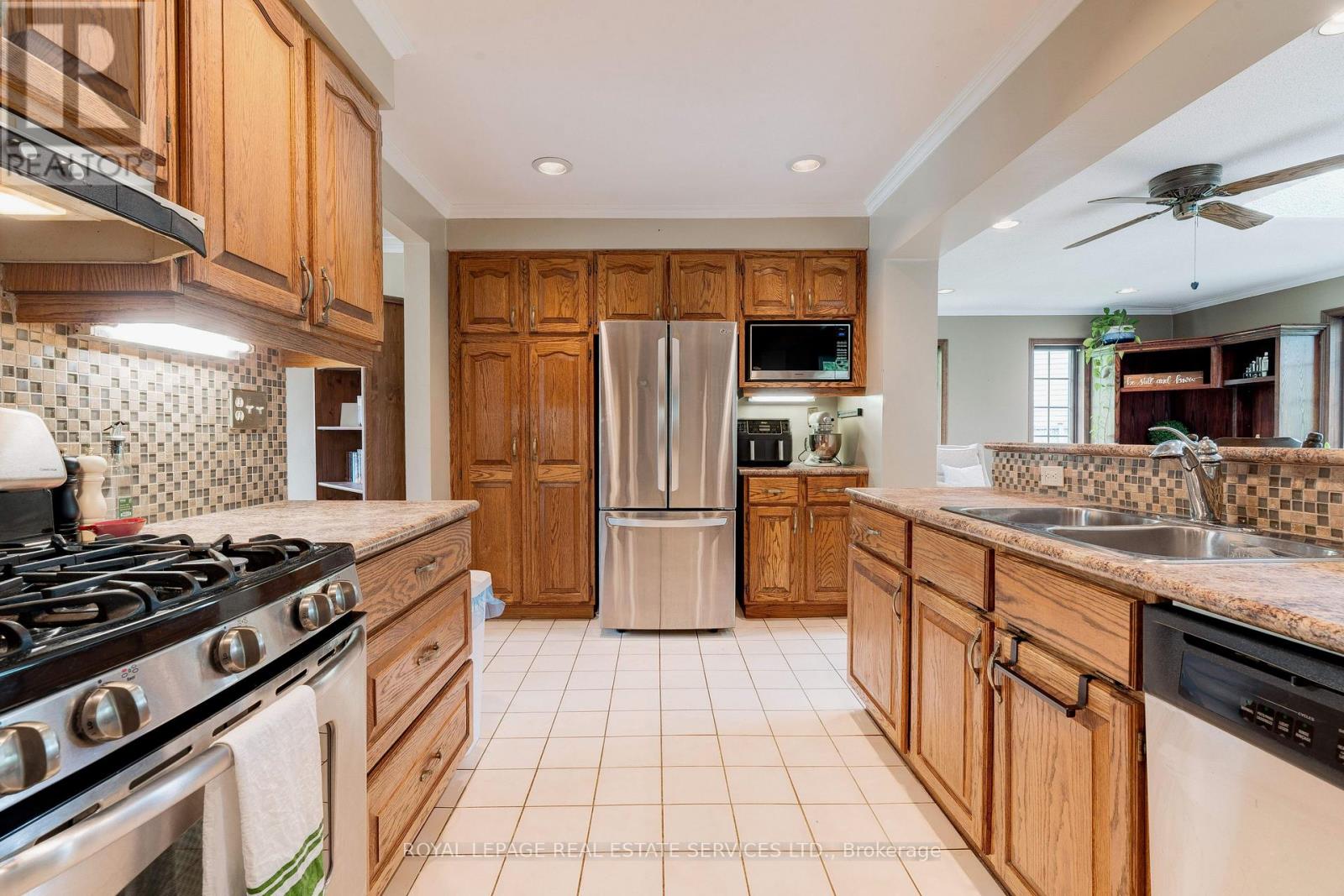 478 Avon Crescent, Oakville, Ontario  L6J 2T4 - Photo 10 - W12936122