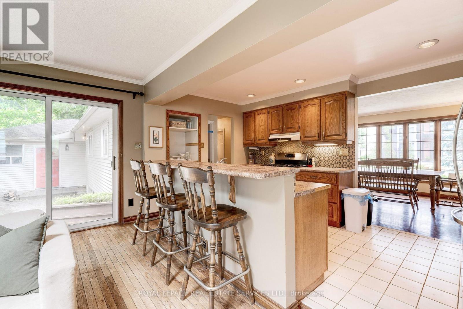 478 Avon Crescent, Oakville, Ontario  L6J 2T4 - Photo 13 - W12936122