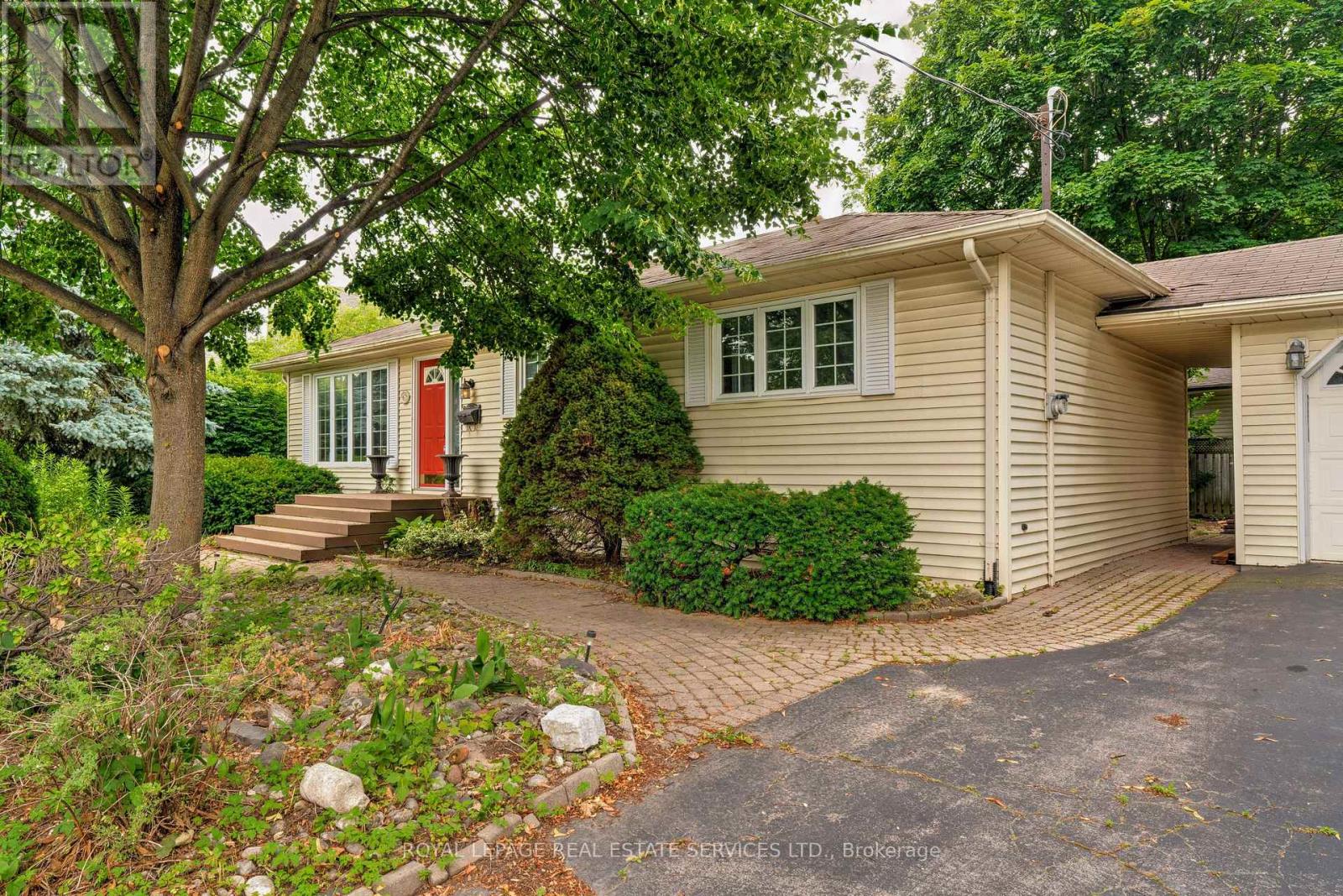 478 Avon Crescent, Oakville, Ontario  L6J 2T4 - Photo 2 - W12936122