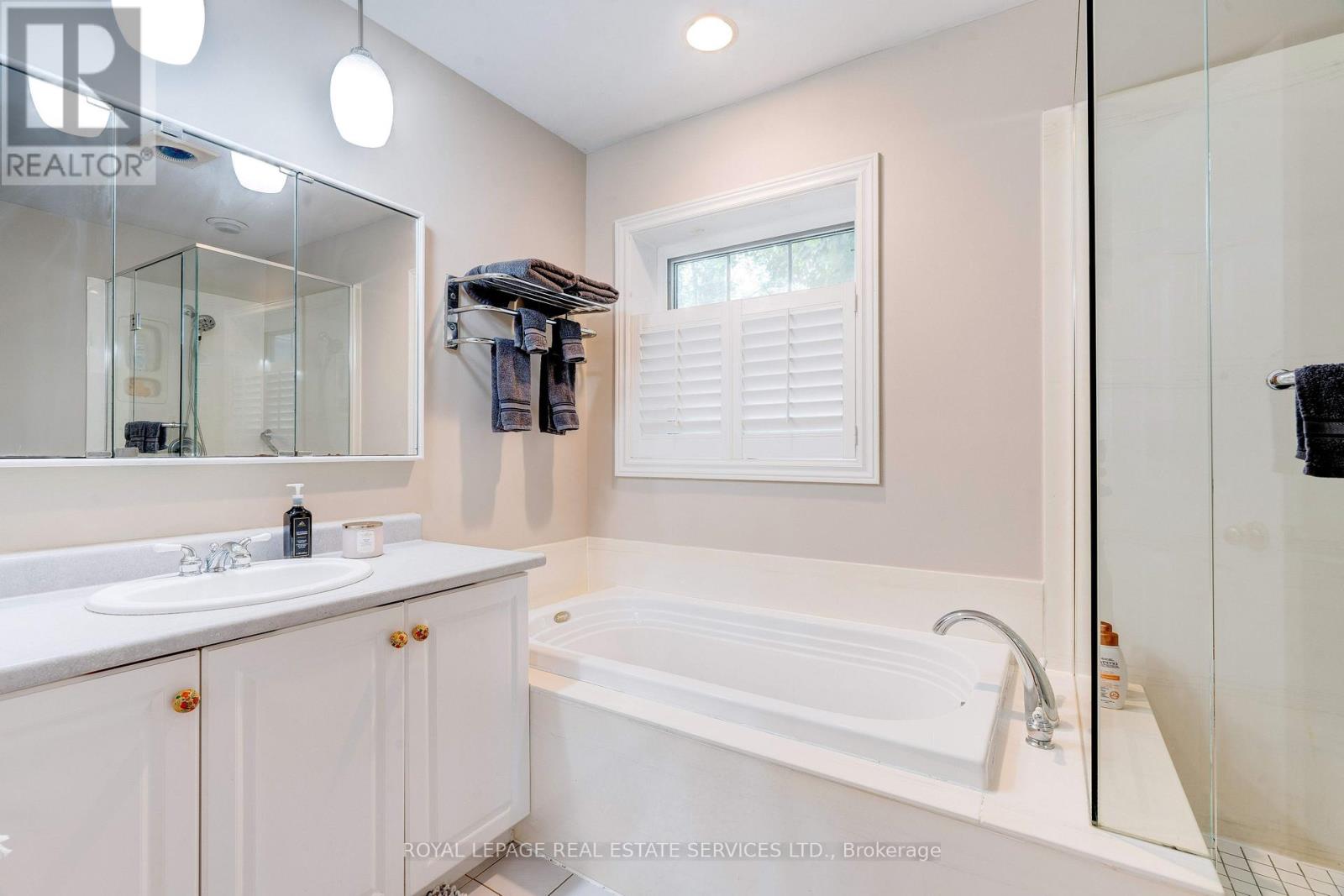 478 Avon Crescent, Oakville, Ontario  L6J 2T4 - Photo 22 - W12936122