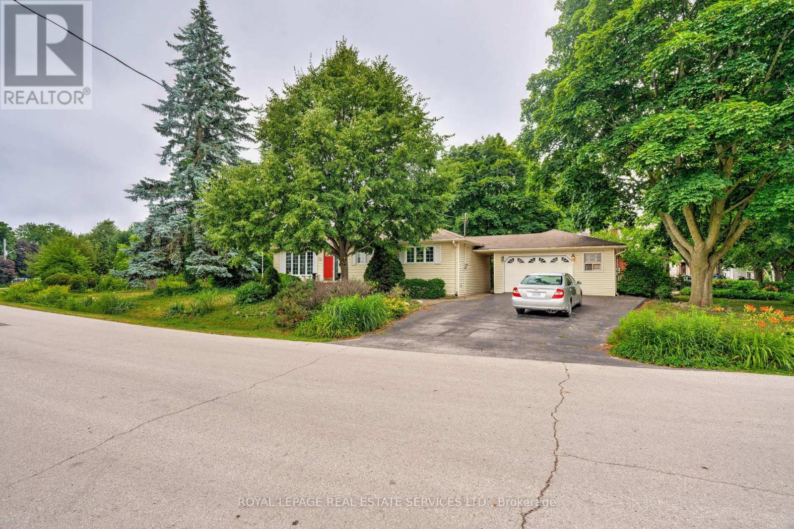 478 Avon Crescent, Oakville, Ontario  L6J 2T4 - Photo 3 - W12936122