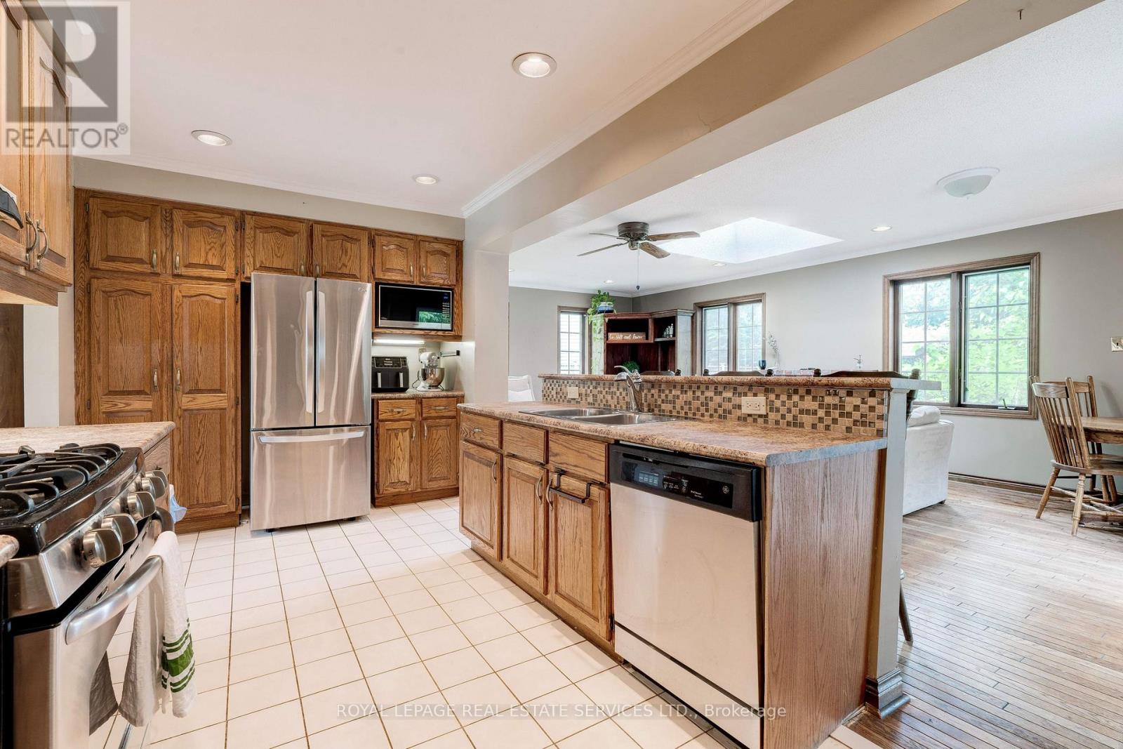 478 Avon Crescent, Oakville, Ontario  L6J 2T4 - Photo 9 - W12936122