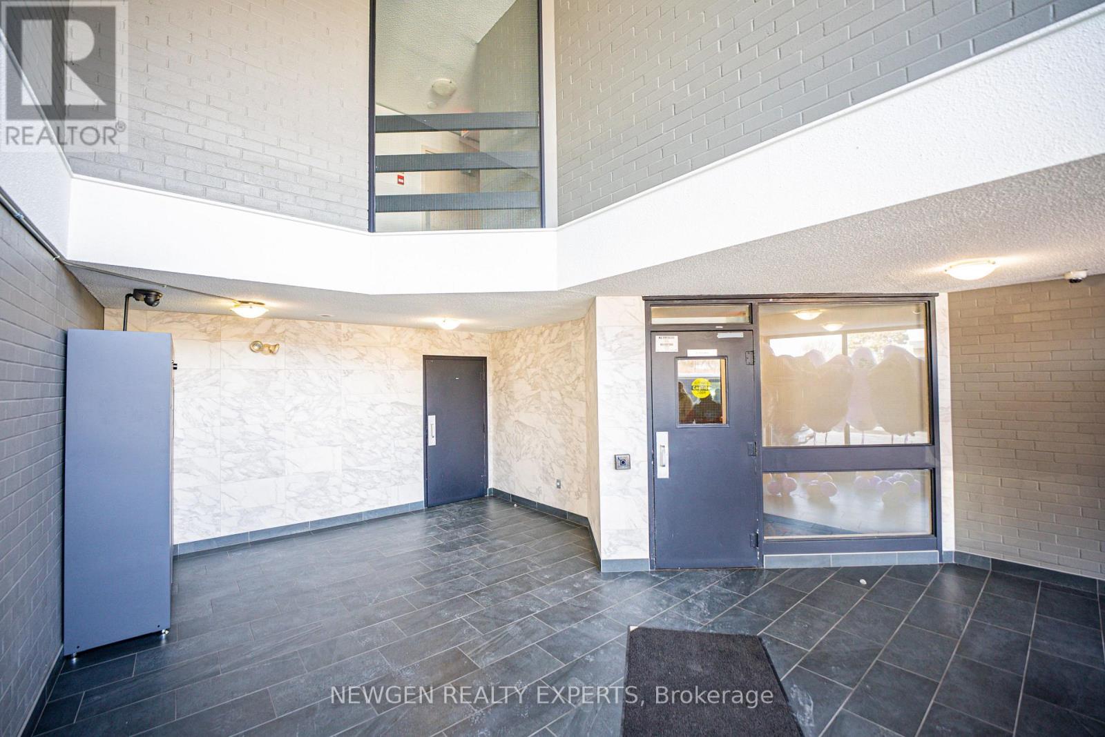 88 - 2001 Bonnymede Drive, Mississauga, Ontario  L5J 4H8 - Photo 4 - W12936130