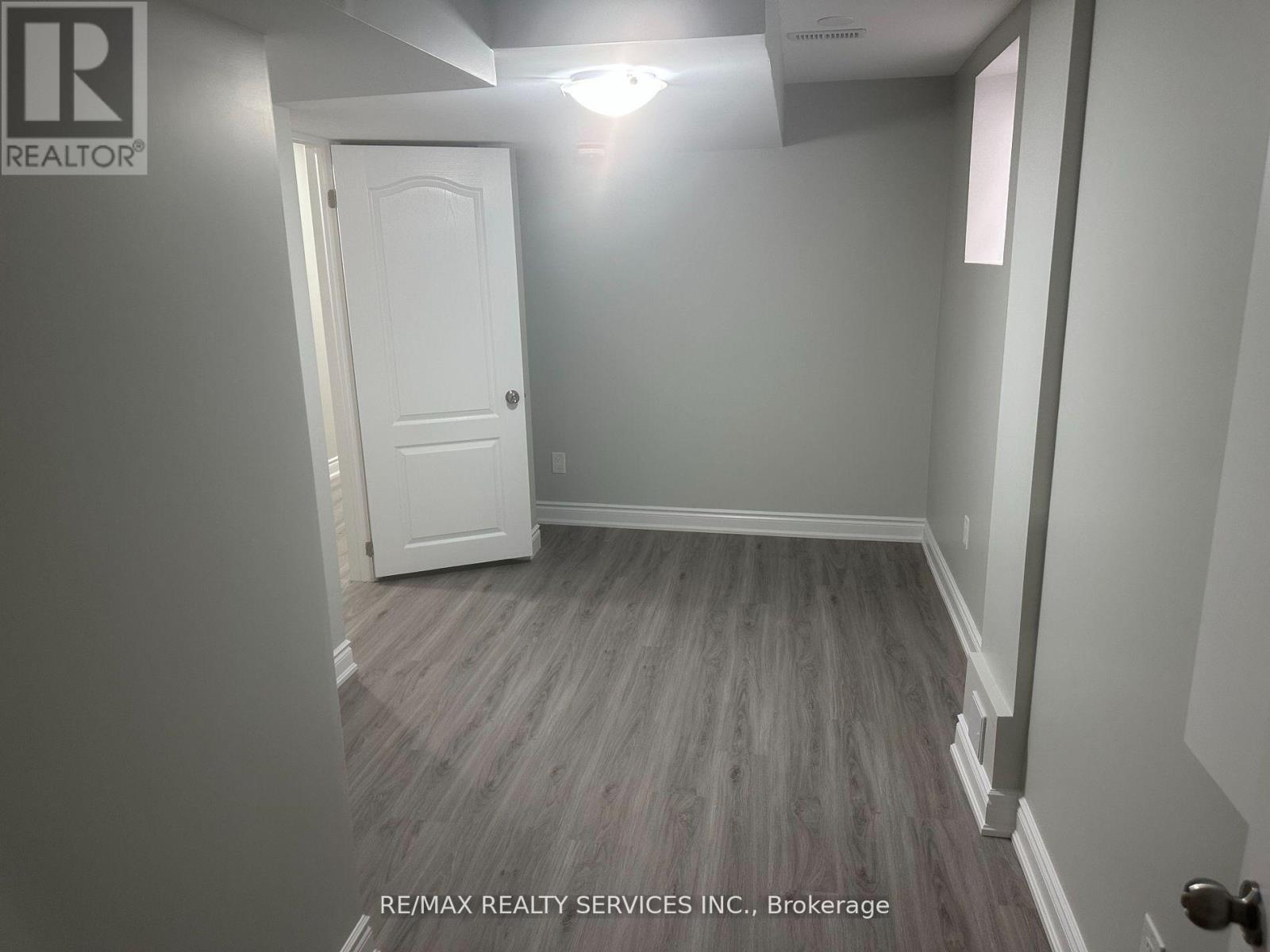 32 Silo Court, Brampton, Ontario  L6X 4S4 - Photo 11 - W12936138