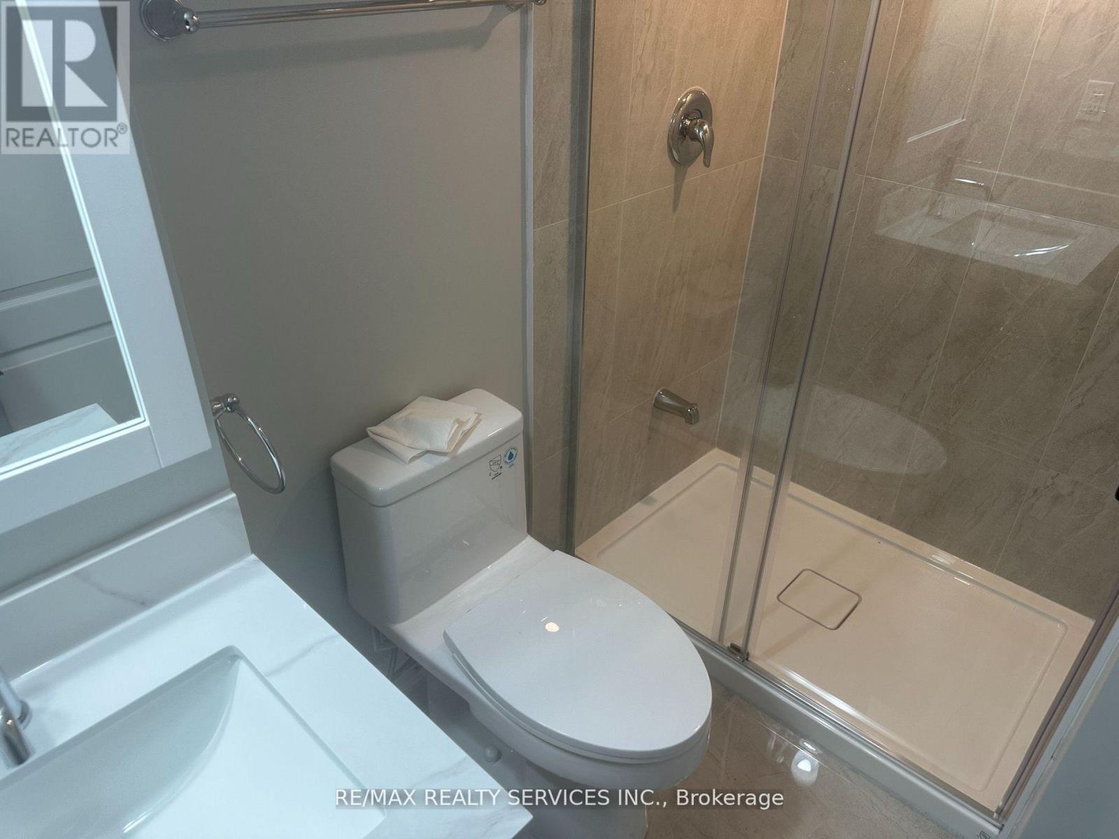 32 Silo Court, Brampton, Ontario  L6X 4S4 - Photo 12 - W12936138