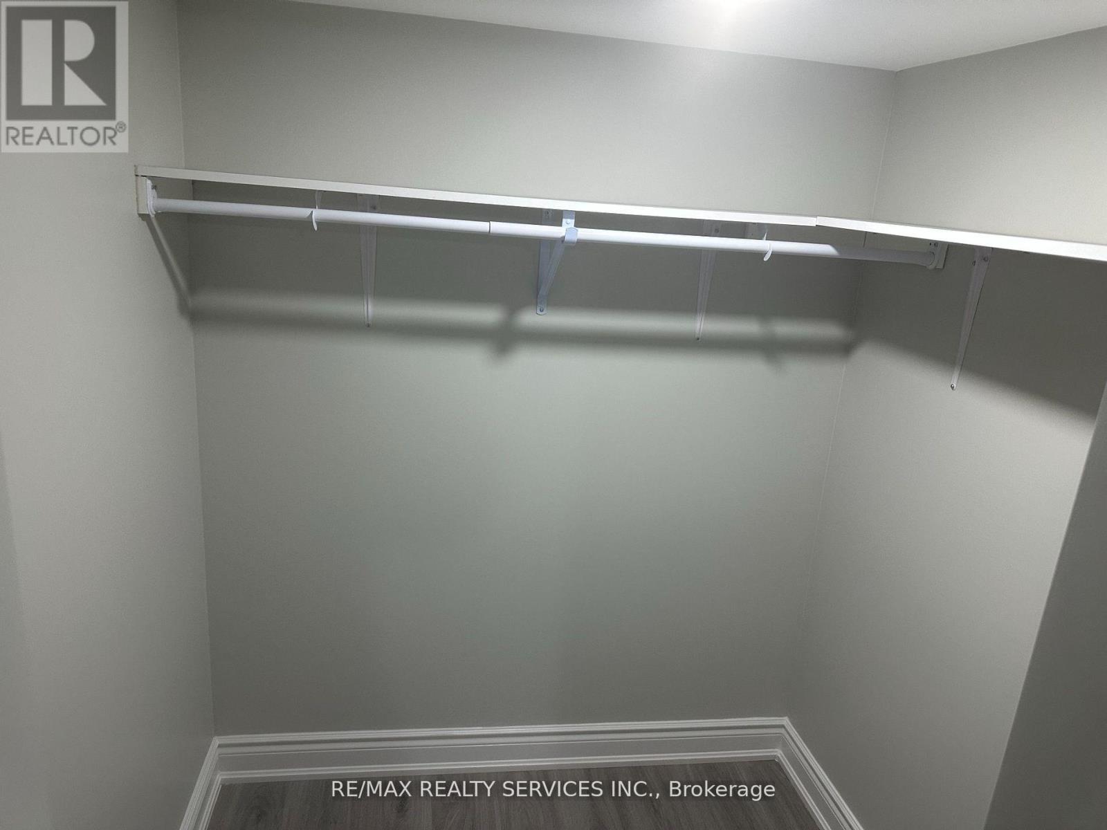 32 Silo Court, Brampton, Ontario  L6X 4S4 - Photo 6 - W12936138