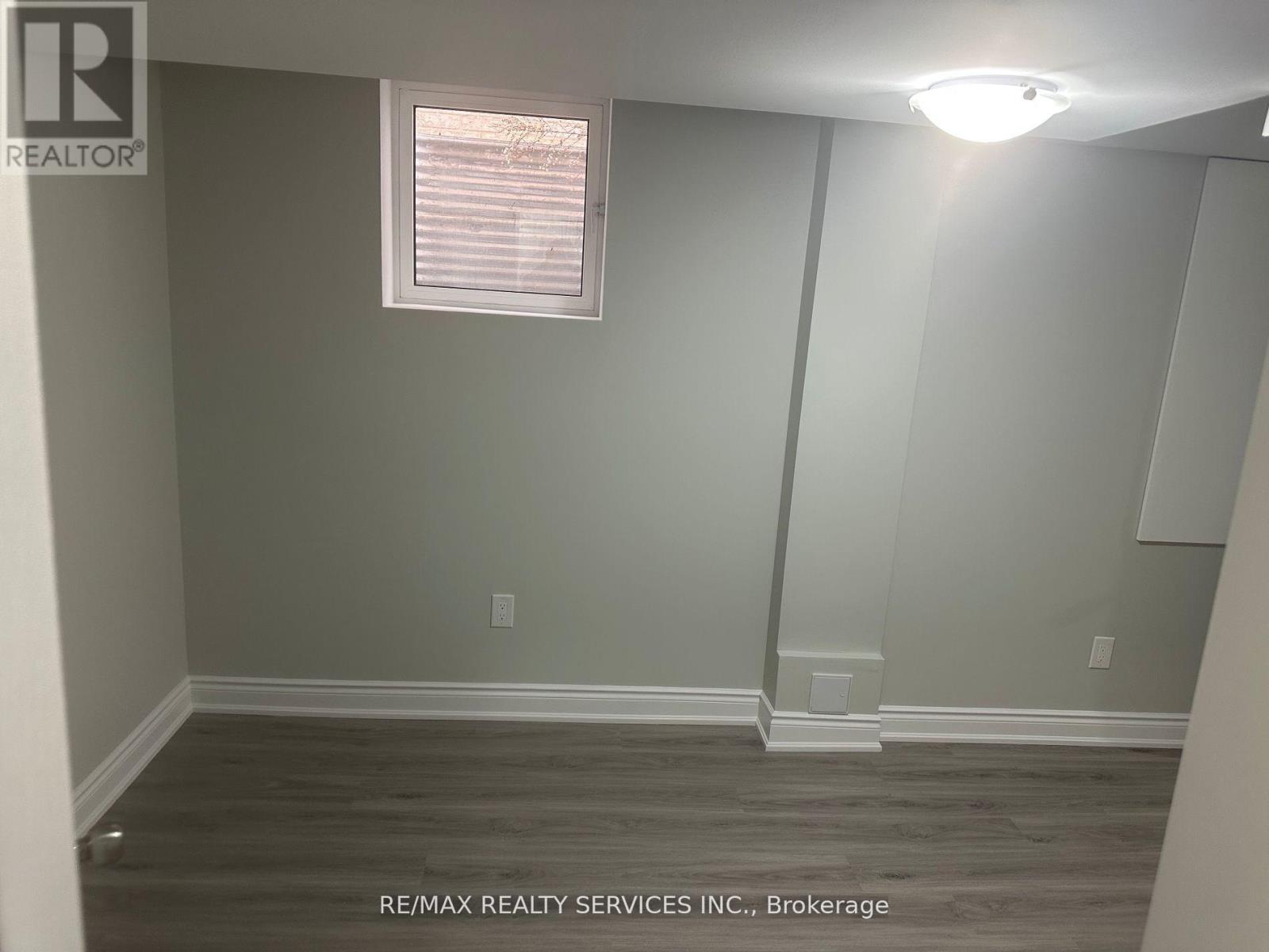 32 Silo Court, Brampton, Ontario  L6X 4S4 - Photo 8 - W12936138