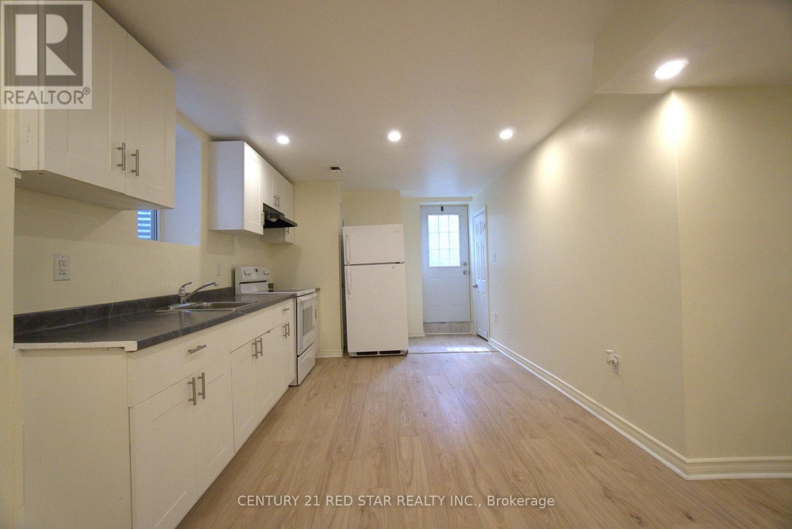 521 Yates Drive, Milton, Ontario  L9T 8Z7 - Photo 2 - W12936172