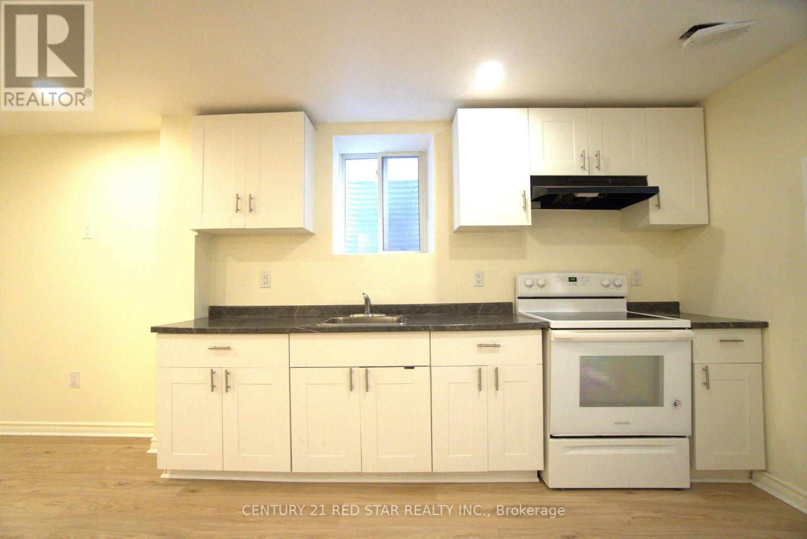 521 Yates Drive, Milton, Ontario  L9T 8Z7 - Photo 3 - W12936172