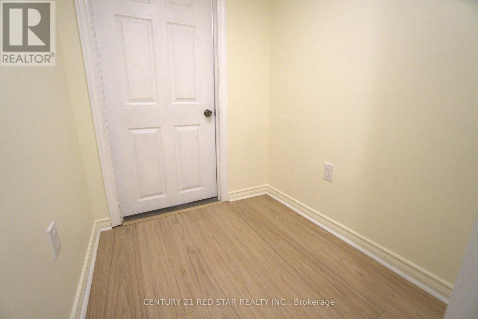 521 Yates Drive, Milton, Ontario  L9T 8Z7 - Photo 5 - W12936172