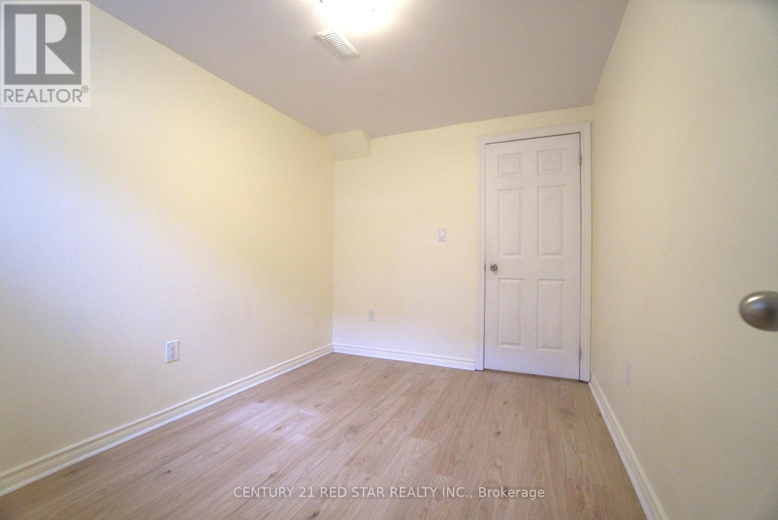 521 Yates Drive, Milton, Ontario  L9T 8Z7 - Photo 8 - W12936172