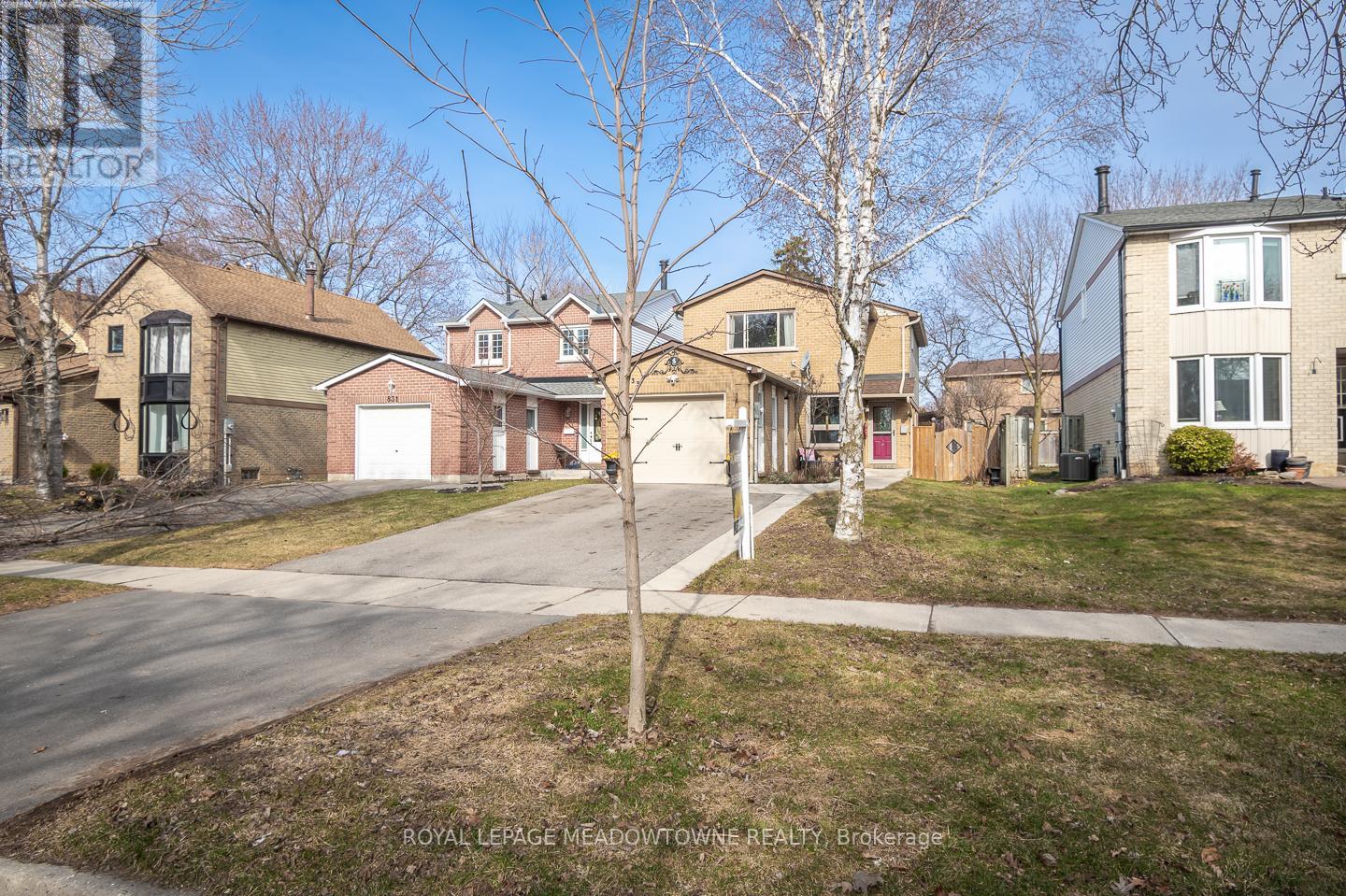 833 Laurier Avenue, Milton, Ontario  L9T 4H4 - Photo 2 - W12936218