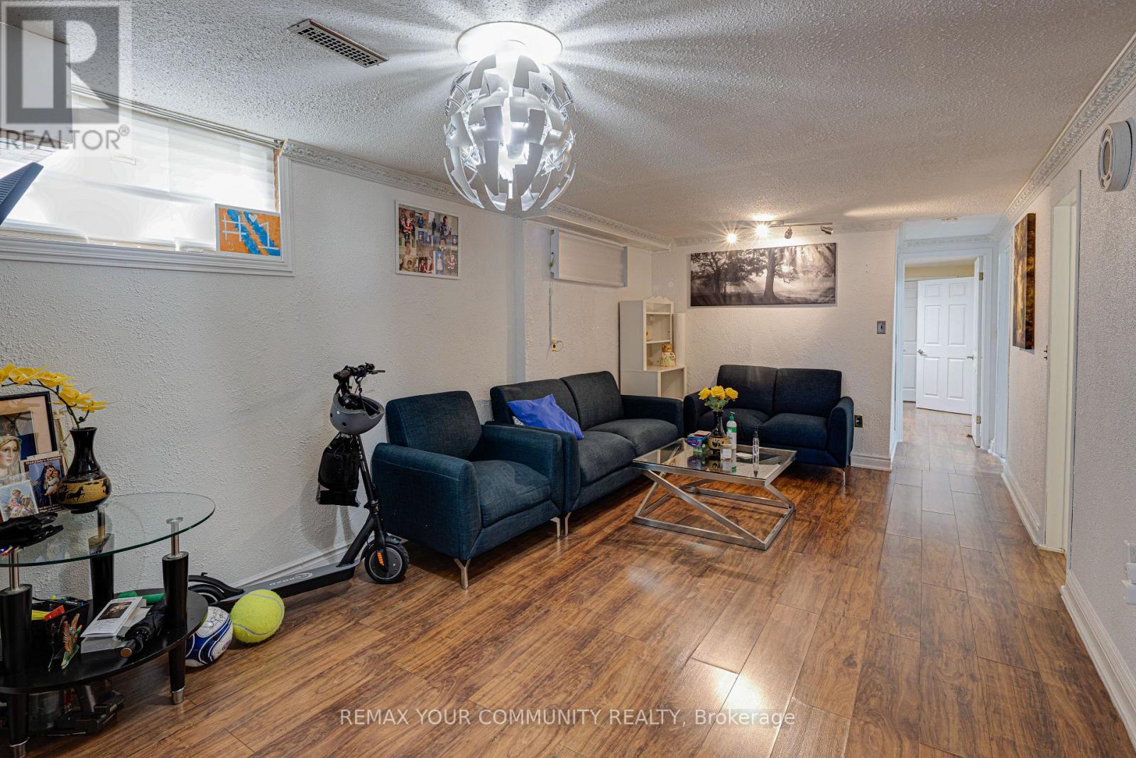 270 Grandravine Drive, Toronto, Ontario  M3N 1J3 - Photo 4 - W12936288