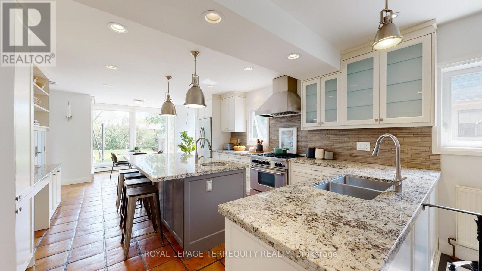 65 Burnhamthorpe Crescent, Toronto, Ontario  M9A 1G6 - Photo 14 - W12936294