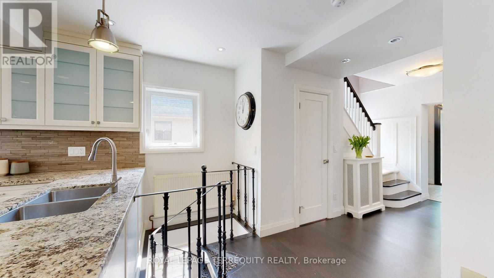 65 Burnhamthorpe Crescent, Toronto, Ontario  M9A 1G6 - Photo 23 - W12936294