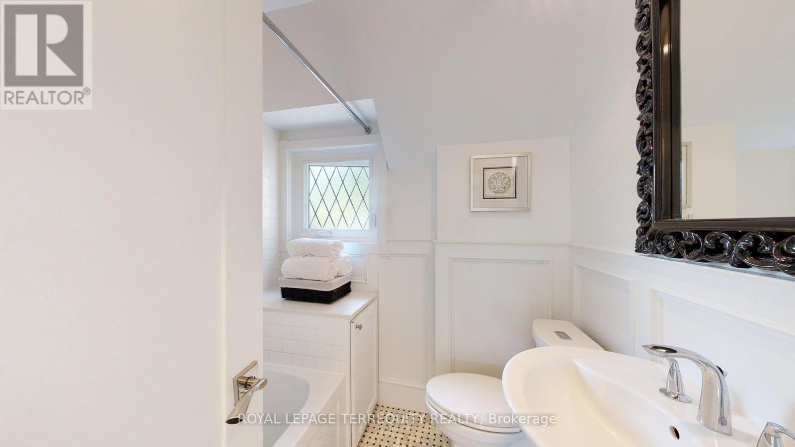 65 Burnhamthorpe Crescent, Toronto, Ontario  M9A 1G6 - Photo 30 - W12936294