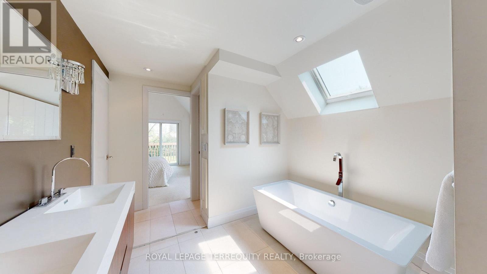 65 Burnhamthorpe Crescent, Toronto, Ontario  M9A 1G6 - Photo 31 - W12936294