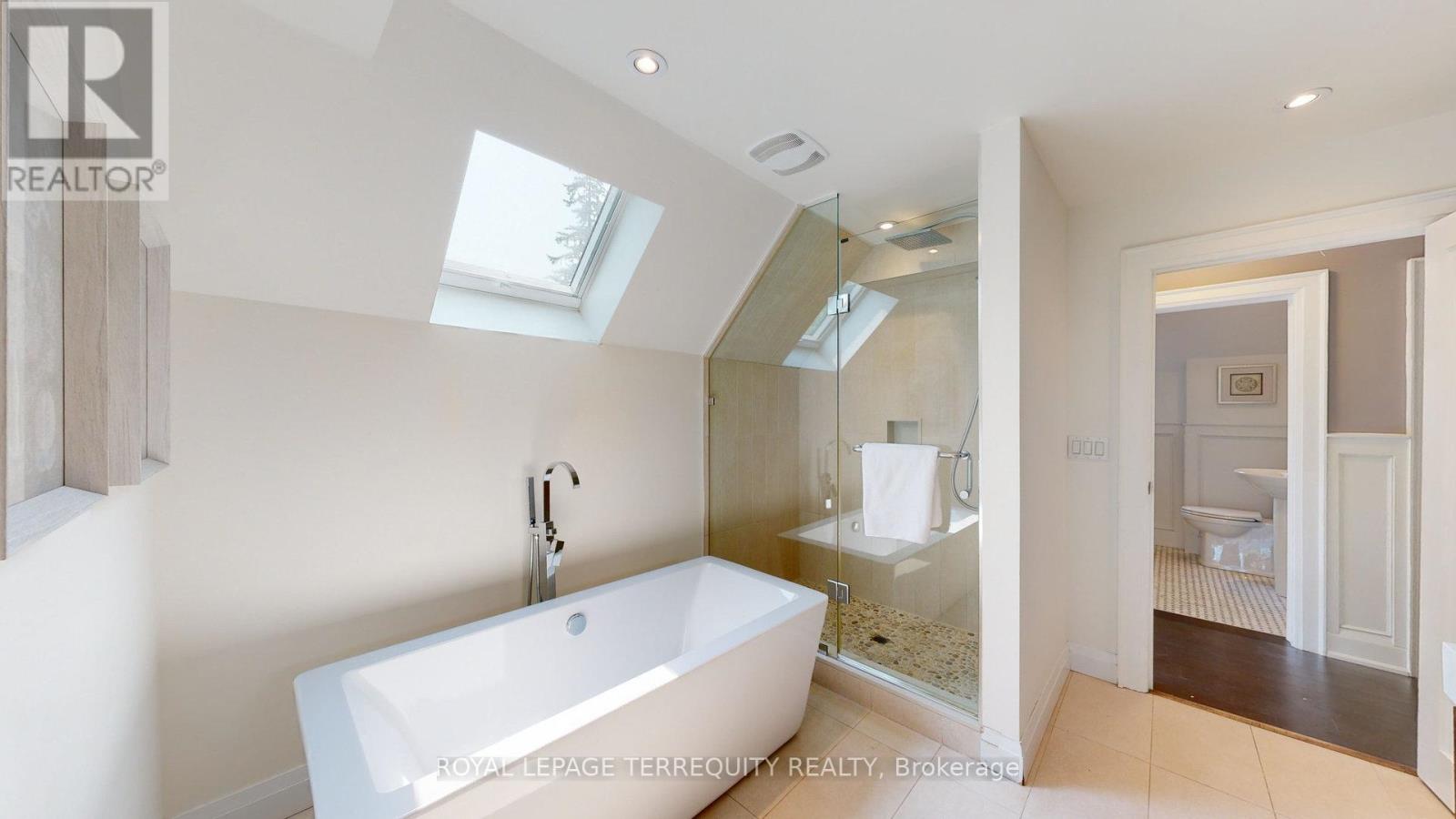 65 Burnhamthorpe Crescent, Toronto, Ontario  M9A 1G6 - Photo 32 - W12936294