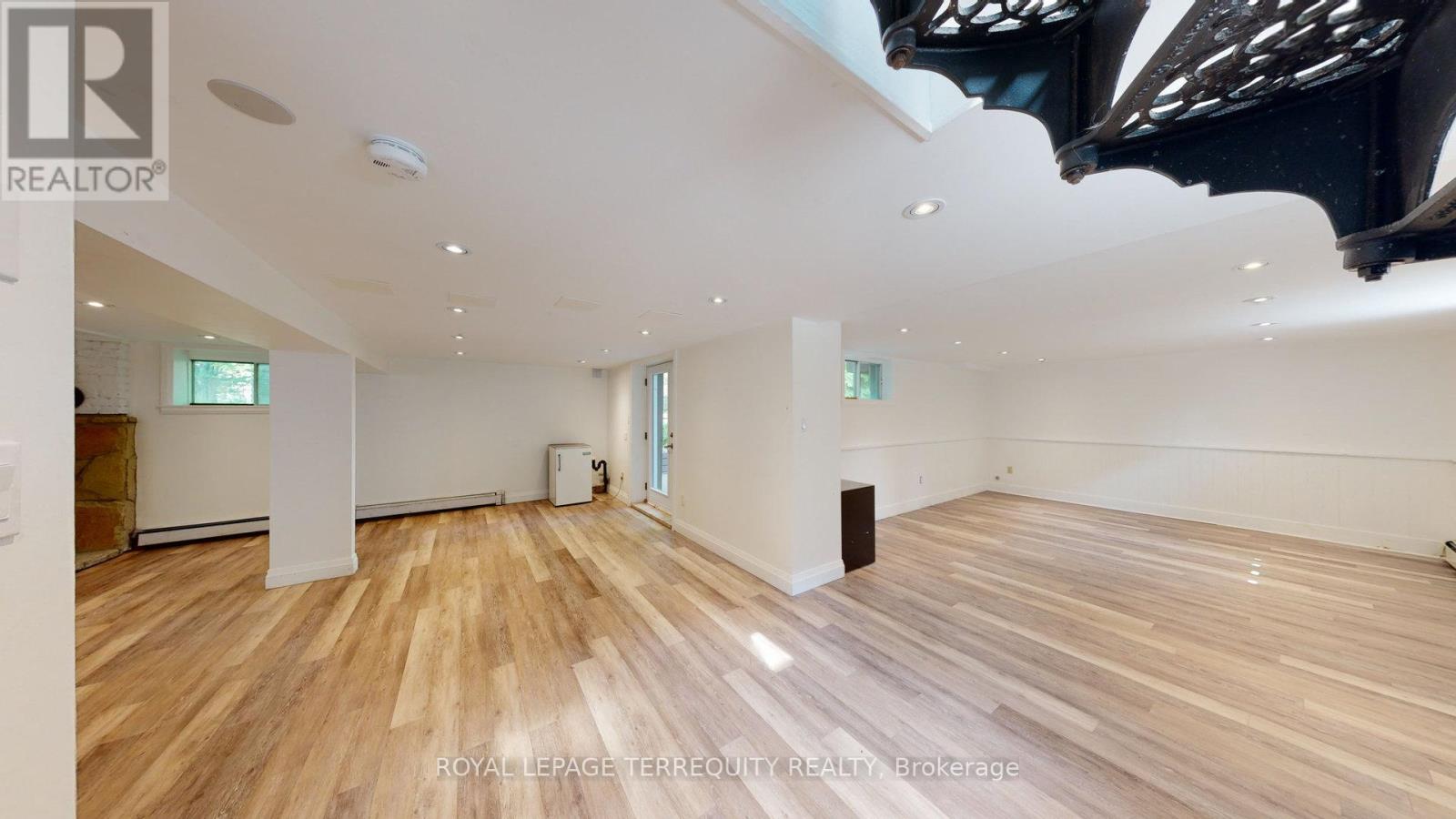 65 Burnhamthorpe Crescent, Toronto, Ontario  M9A 1G6 - Photo 35 - W12936294