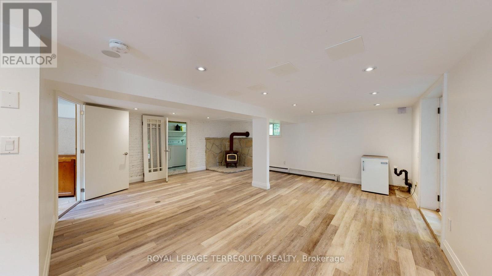 65 Burnhamthorpe Crescent, Toronto, Ontario  M9A 1G6 - Photo 37 - W12936294