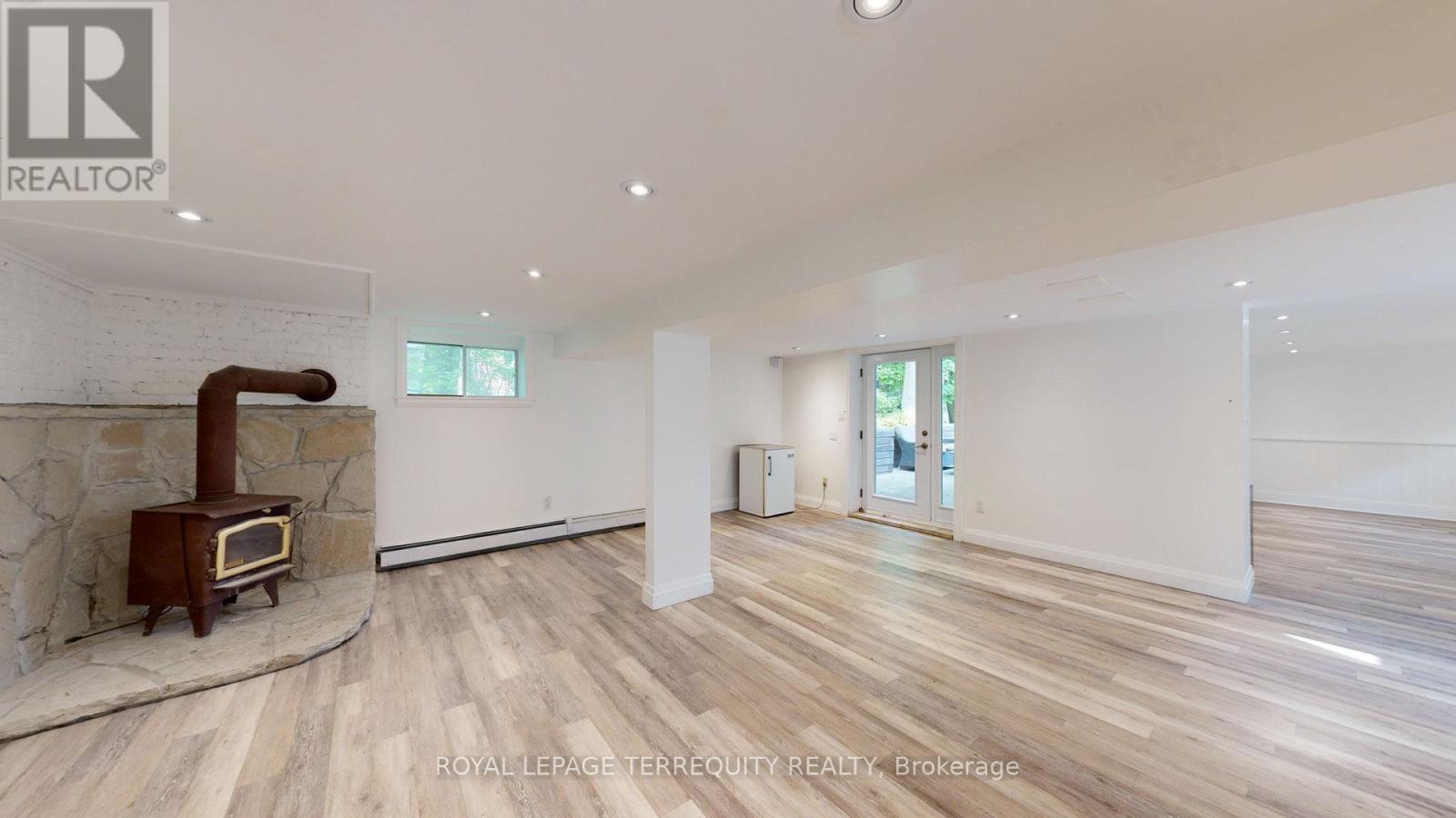 65 Burnhamthorpe Crescent, Toronto, Ontario  M9A 1G6 - Photo 38 - W12936294