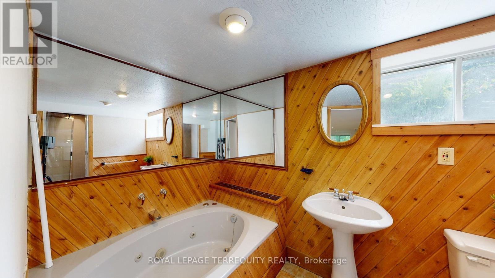 65 Burnhamthorpe Crescent, Toronto, Ontario  M9A 1G6 - Photo 41 - W12936294