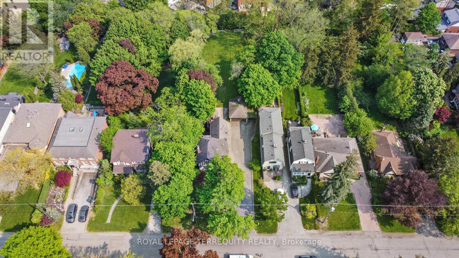 65 Burnhamthorpe Crescent, Toronto, Ontario  M9A 1G6 - Photo 43 - W12936294