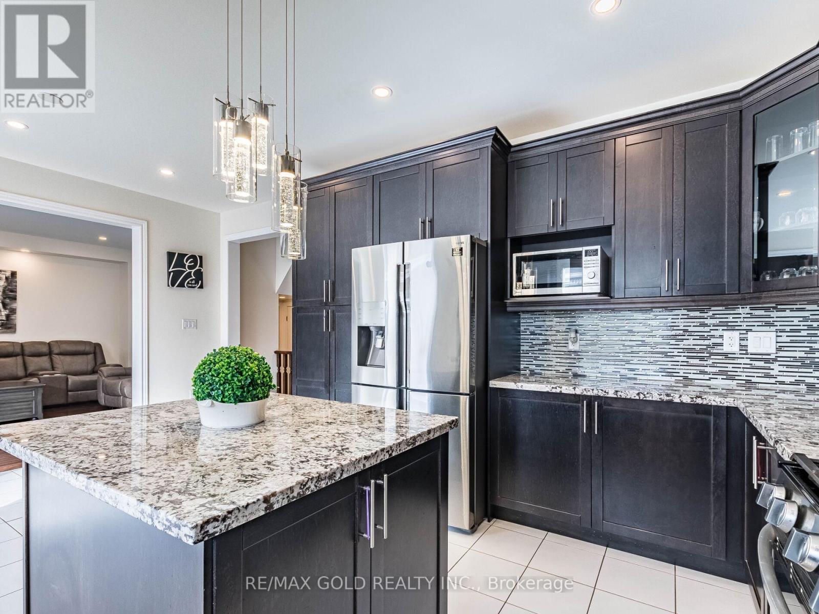 520 Veterans Drive, Brampton, Ontario  L7A 5A7 - Photo 16 - W12936304