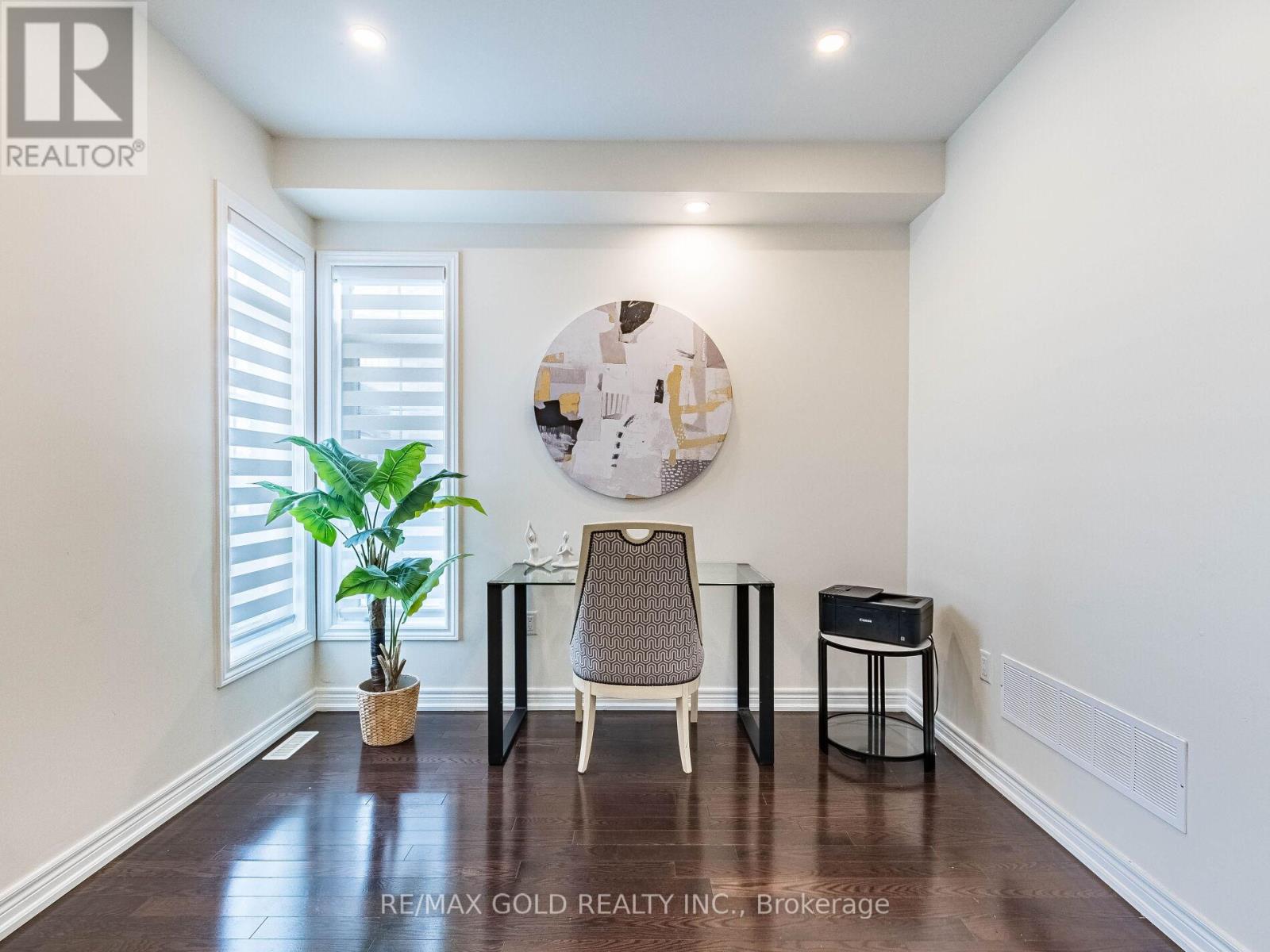 520 Veterans Drive, Brampton, Ontario  L7A 5A7 - Photo 5 - W12936304