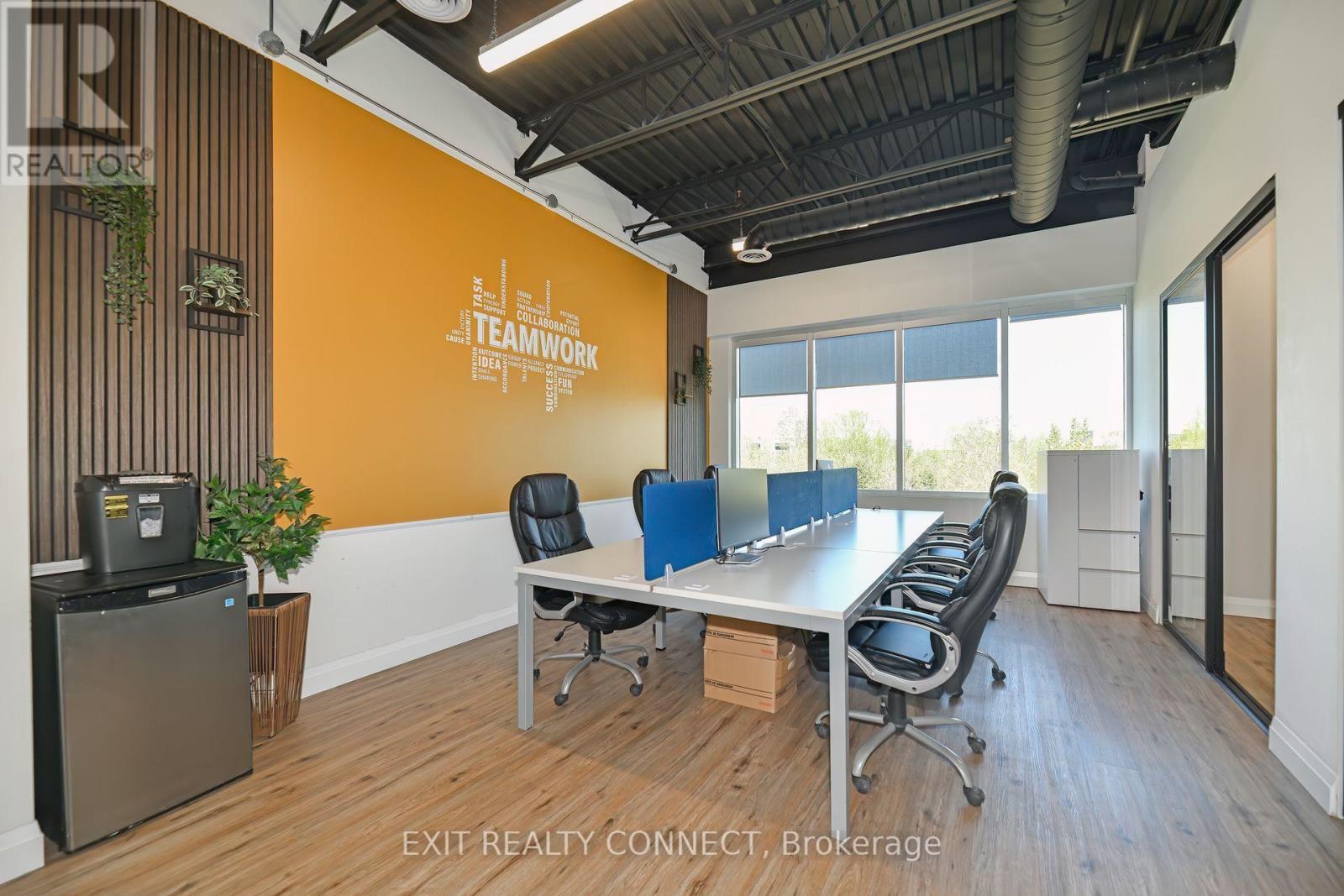 209 - 3485 Rebecca Street, Oakville, Ontario  L6L 6X9 - Photo 2 - W12936332