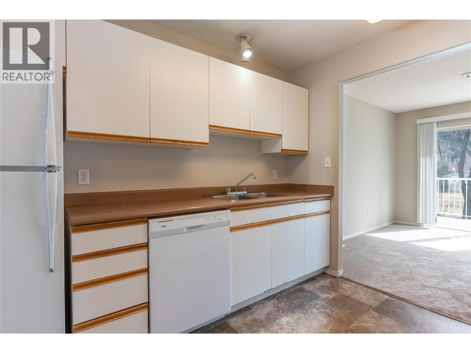 1920 Hugh Allan Drive Unit# 83, Kamloops, British Columbia  V1S 1Y5 - Photo 4 - 10357824