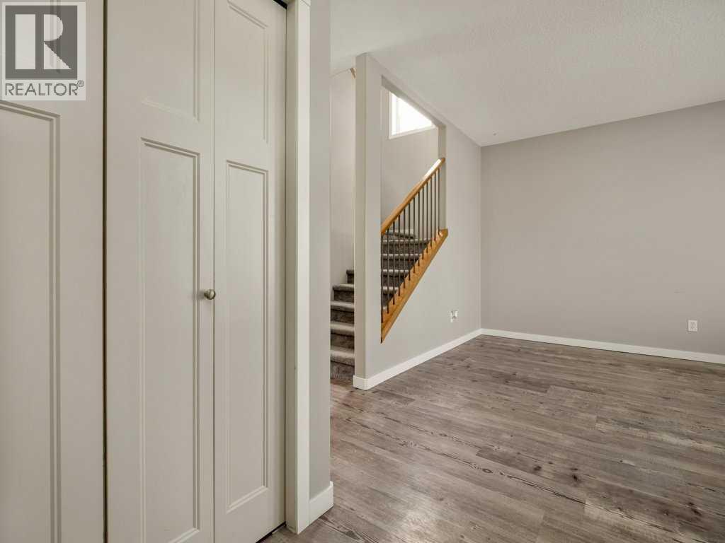 146 Silkstone Road W, Lethbridge, Alberta  T1J 4C1 - Photo 5 - A2297120