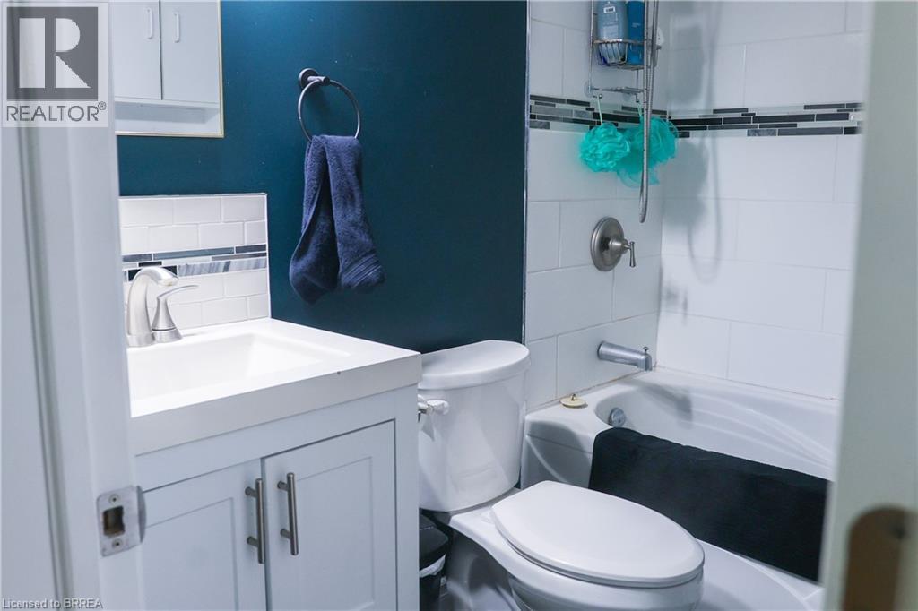 2 Robroy Court, Brantford, Ontario  N3R 3E3 - Photo 5 - 40815123