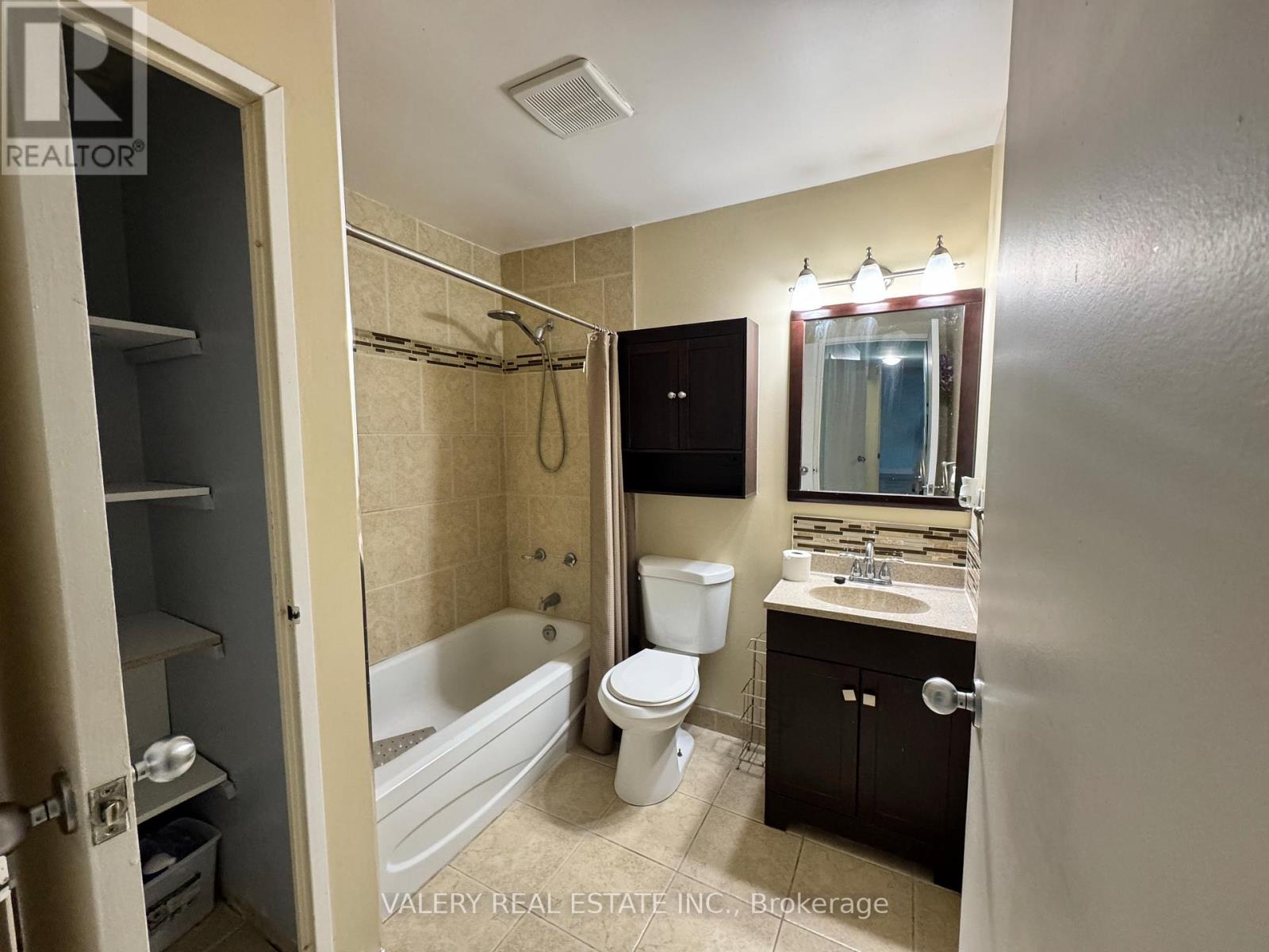 106 - 65 Highland Cres Crescent, Kitchener, Ontario  N2M 5M8 - Photo 9 - X12936088