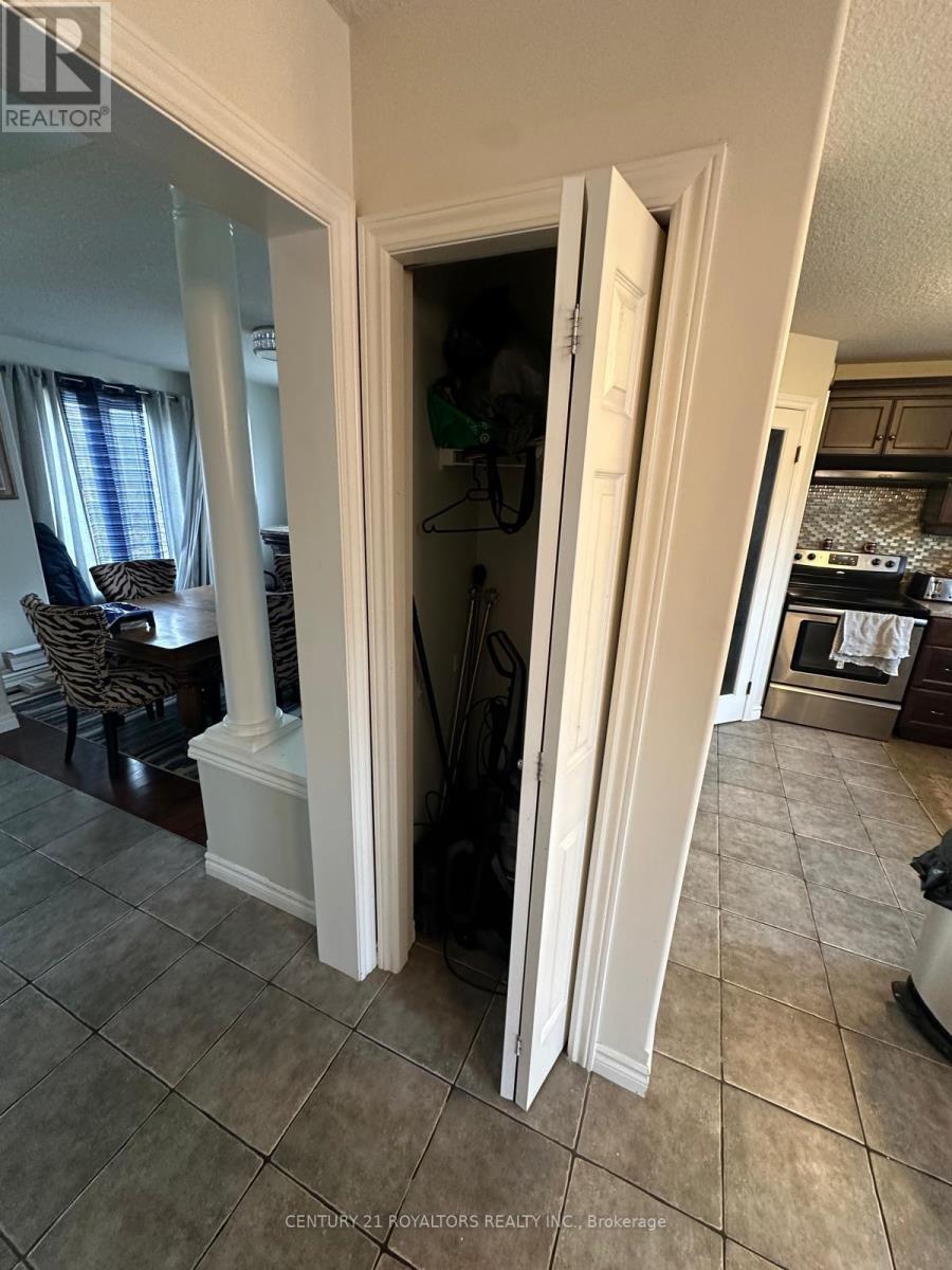 100 Southview Court, Woodstock, Ontario  N4S 9A5 - Photo 7 - X12936106