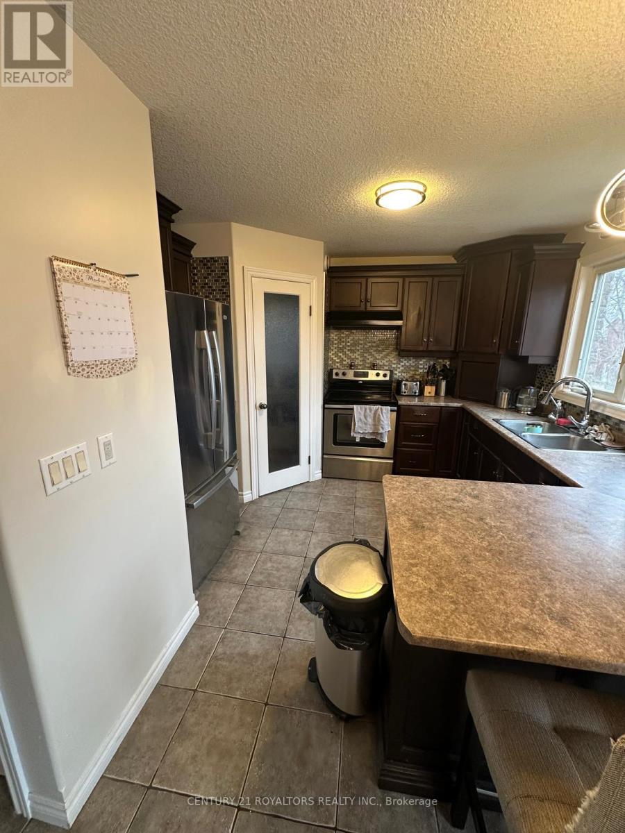 100 Southview Court, Woodstock, Ontario  N4S 9A5 - Photo 9 - X12936106