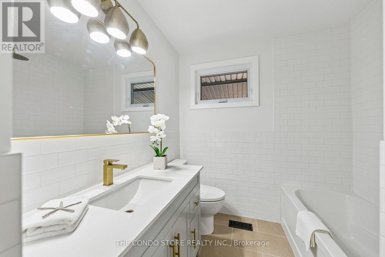 15 Colonial Court, Hamilton, Ontario  L8K 4H2 - Photo 17 - X12936252