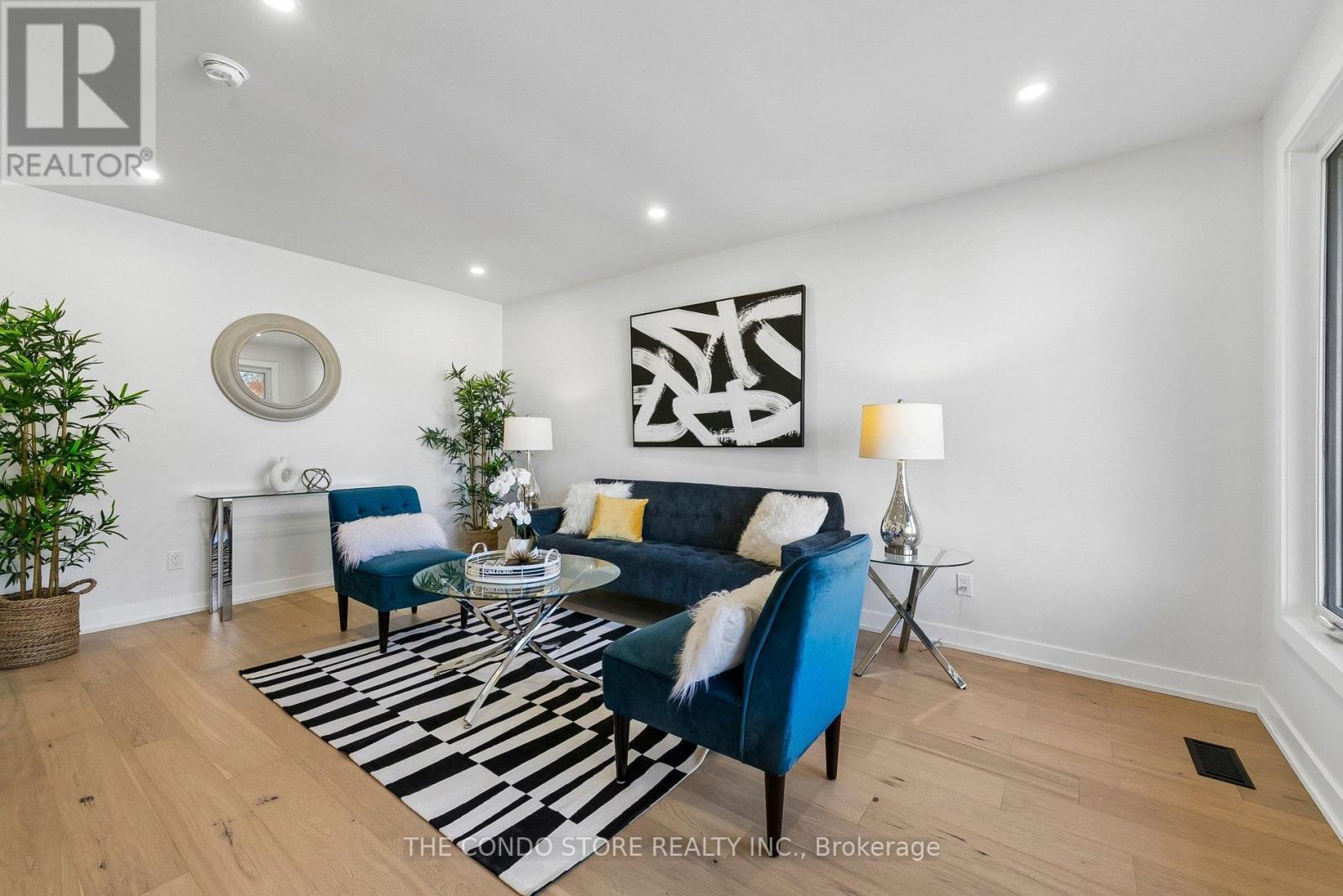 15 Colonial Court, Hamilton, Ontario  L8K 4H2 - Photo 3 - X12936252