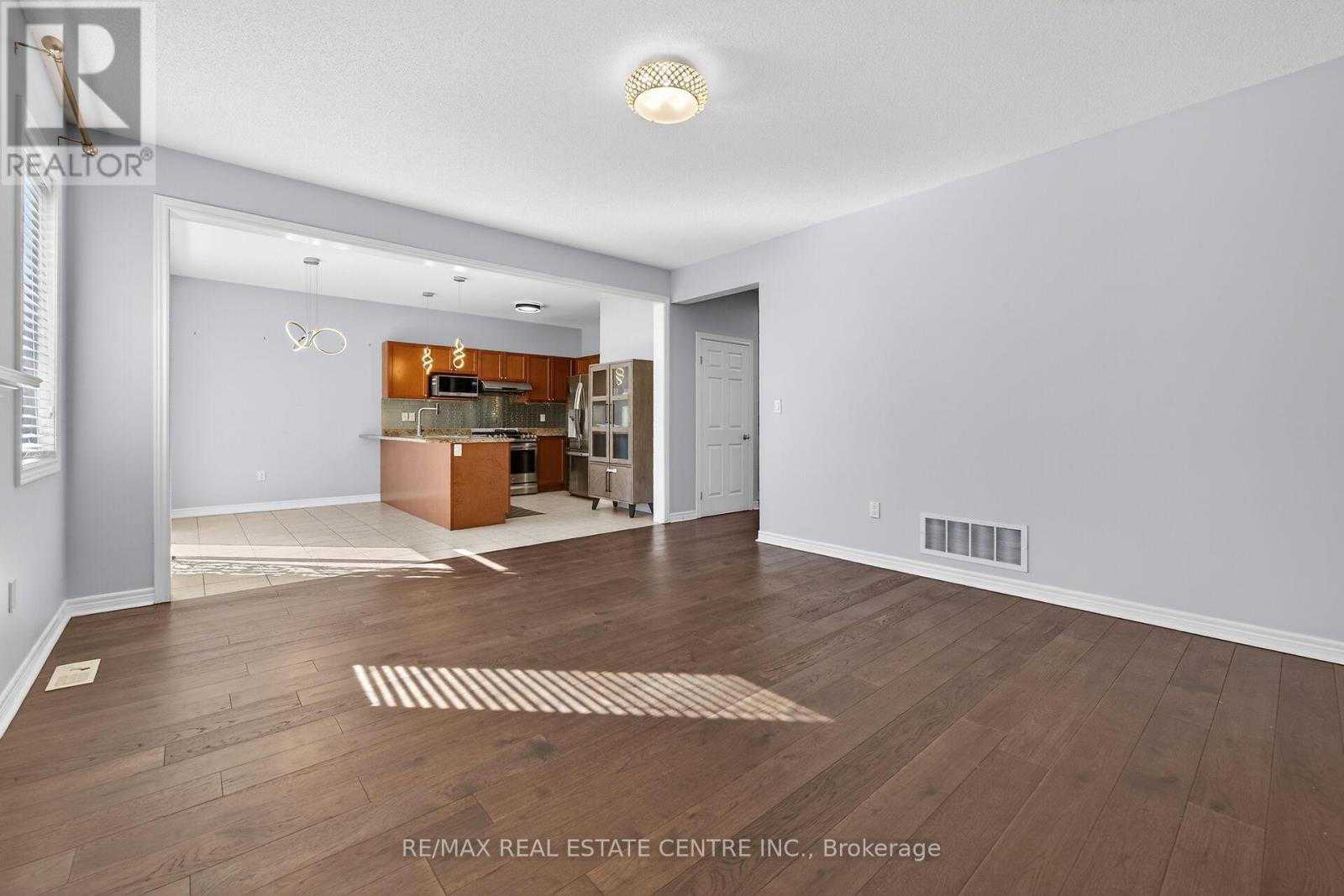 244 Raymond Road, Hamilton, Ontario  L9K 0H5 - Photo 10 - X12936284