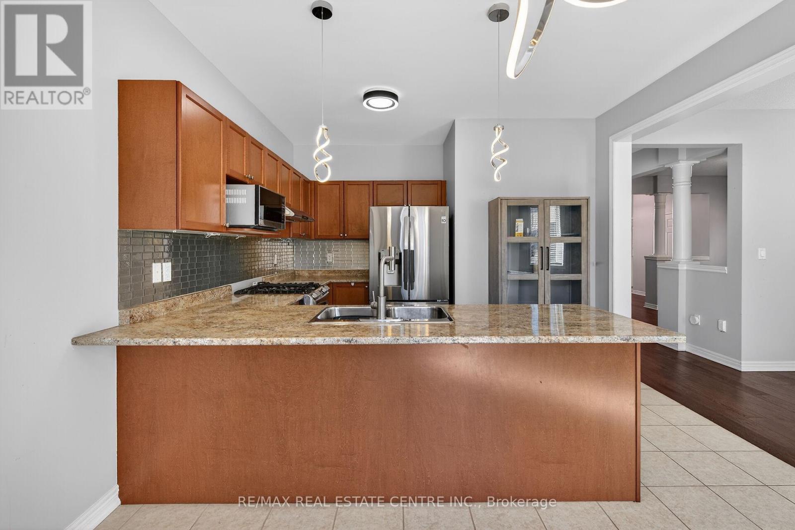 244 Raymond Road, Hamilton, Ontario  L9K 0H5 - Photo 3 - X12936284