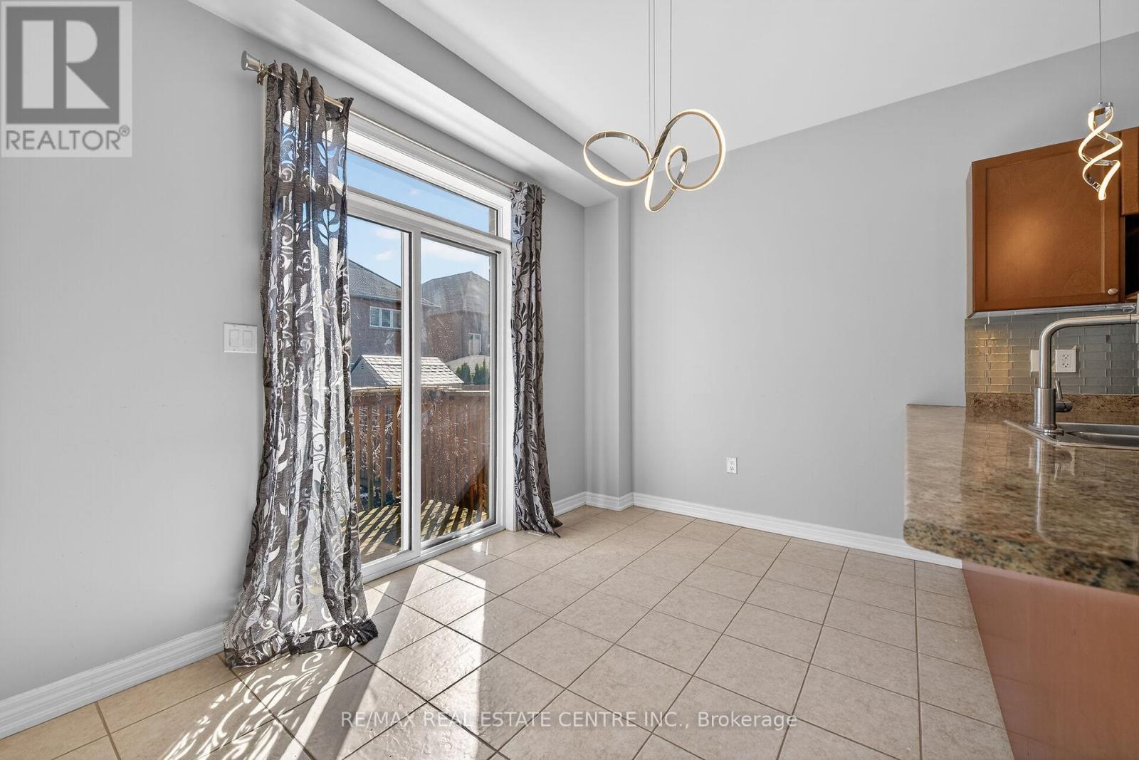 244 Raymond Road, Hamilton, Ontario  L9K 0H5 - Photo 5 - X12936284