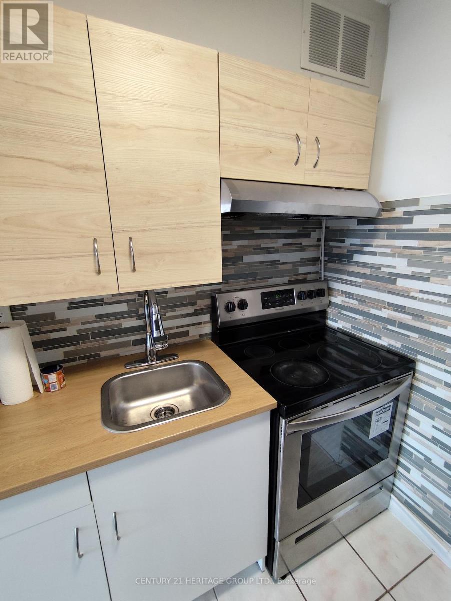 612 - 100 Lotherton Pathway, Toronto, Ontario  M6B 2G8 - Photo 4 - W12932350