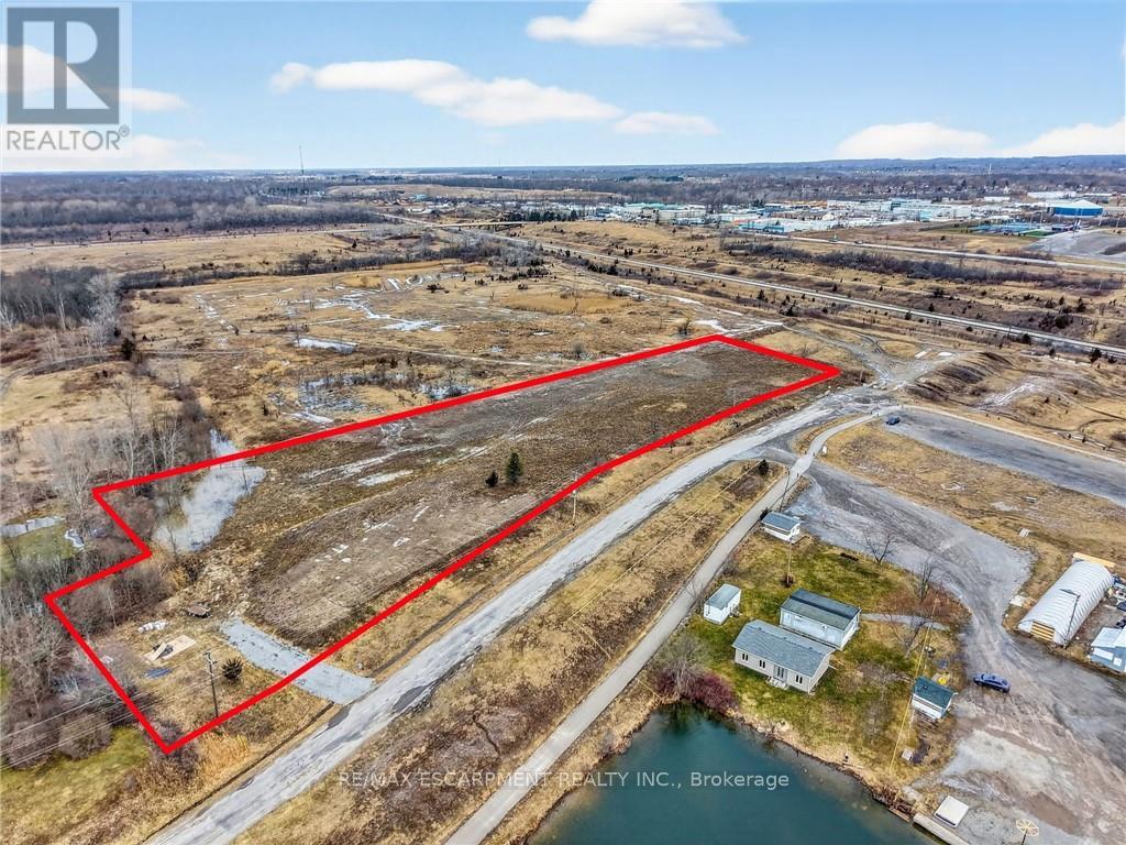 260 Colborne Street, Welland, Ontario  L3B 3P1 - Photo 2 - X12652292