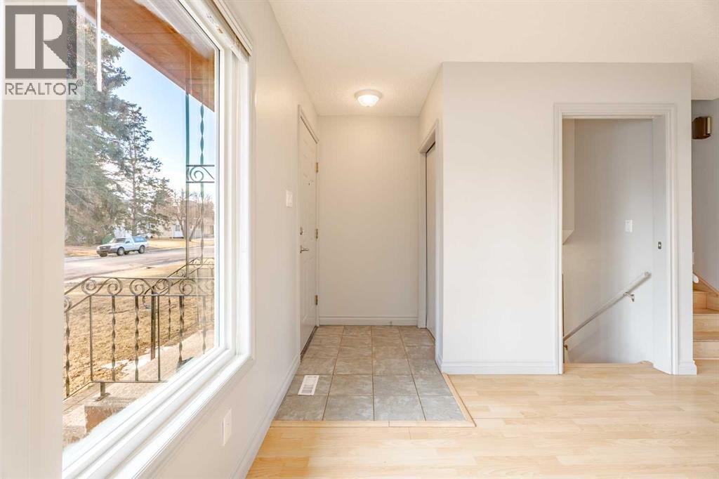 4707 Brockington Road Nw, Calgary, Alberta  T2L 1R5 - Photo 3 - A2294635