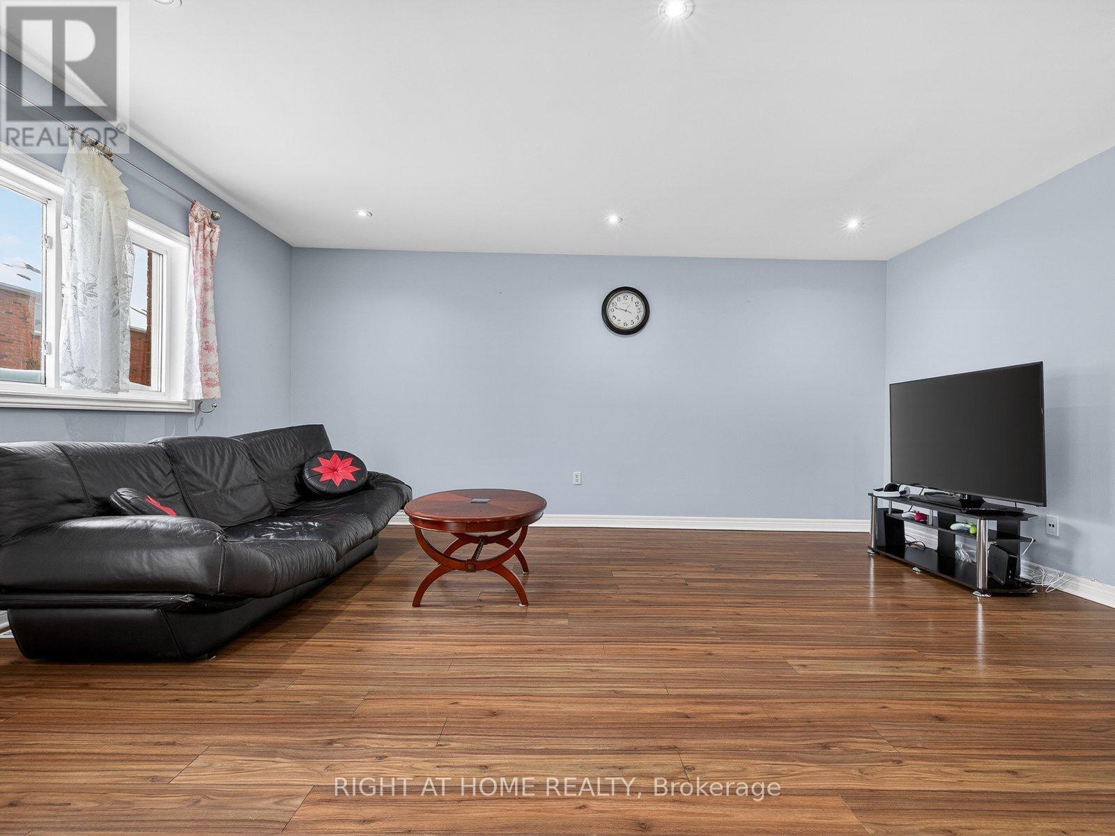 349 Wood Duck Lane, Newmarket, Ontario  L3X 2X8 - Photo 6 - N12781668