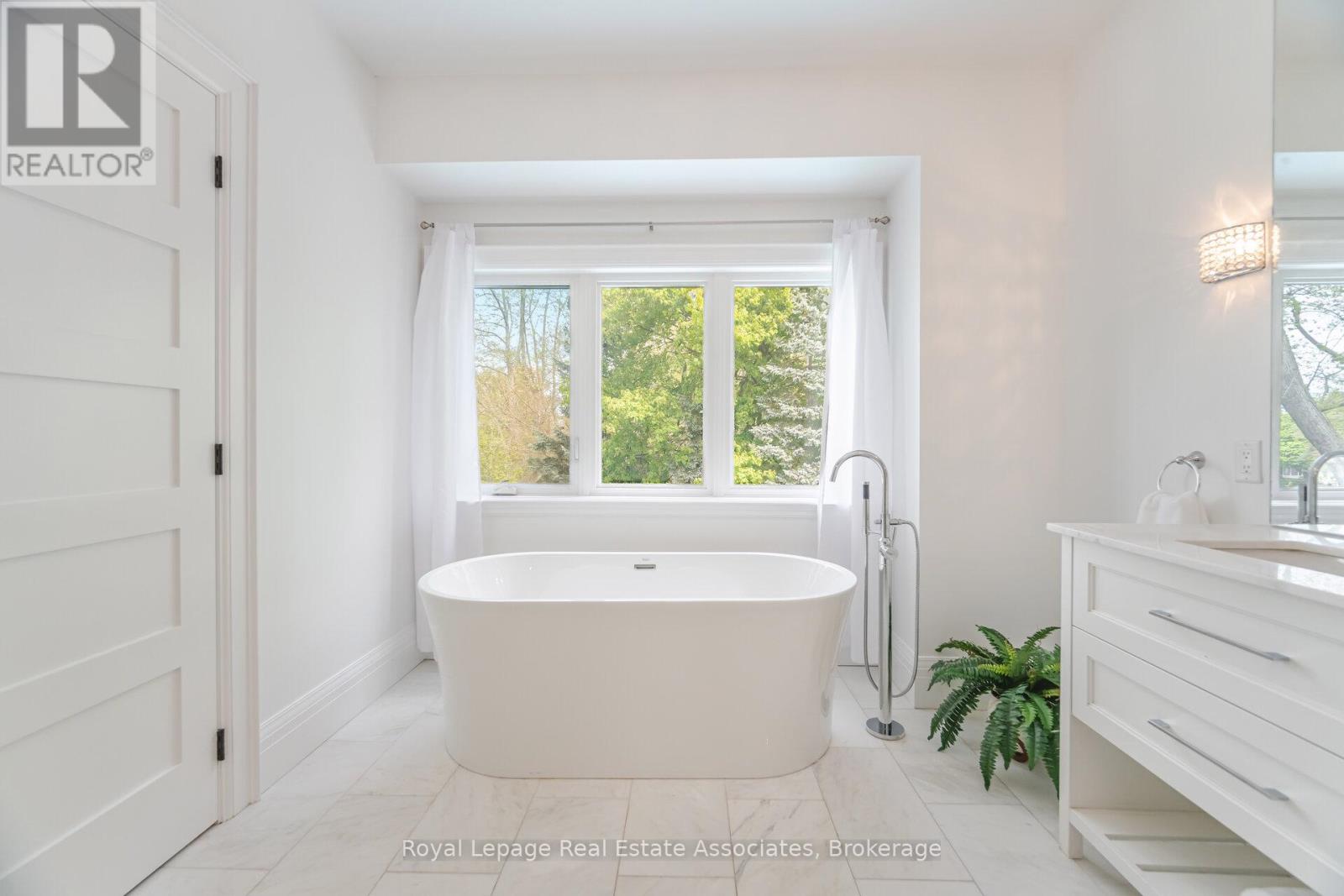 157 Dianne Avenue, Oakville, Ontario  L6J 4G8 - Photo 26 - W12760834