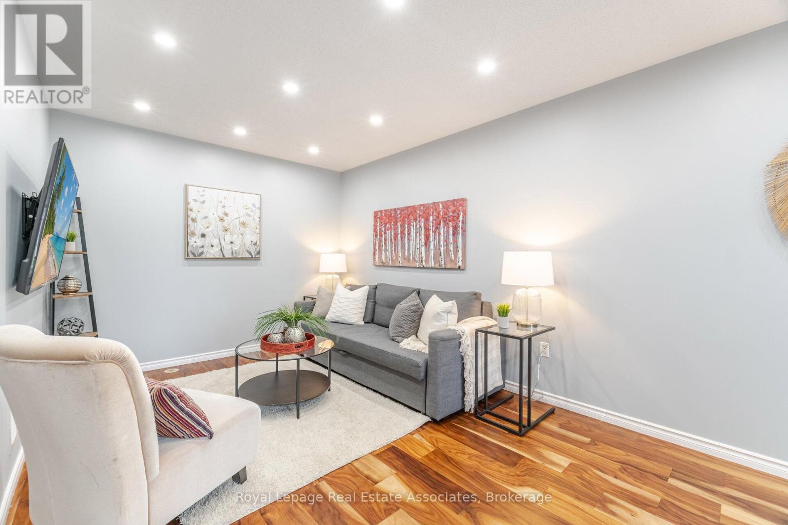 932 Burgess Gardens, Milton, Ontario  L9T 0K8 - Photo 9 - W12843032