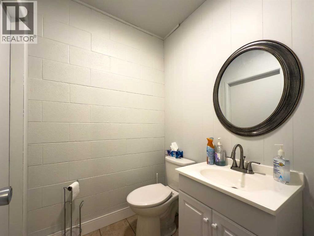 4909, 4911, 4913 50 Street, Rocky Mountain House, Alberta  T4T 1A6 - Photo 16 - A2253645